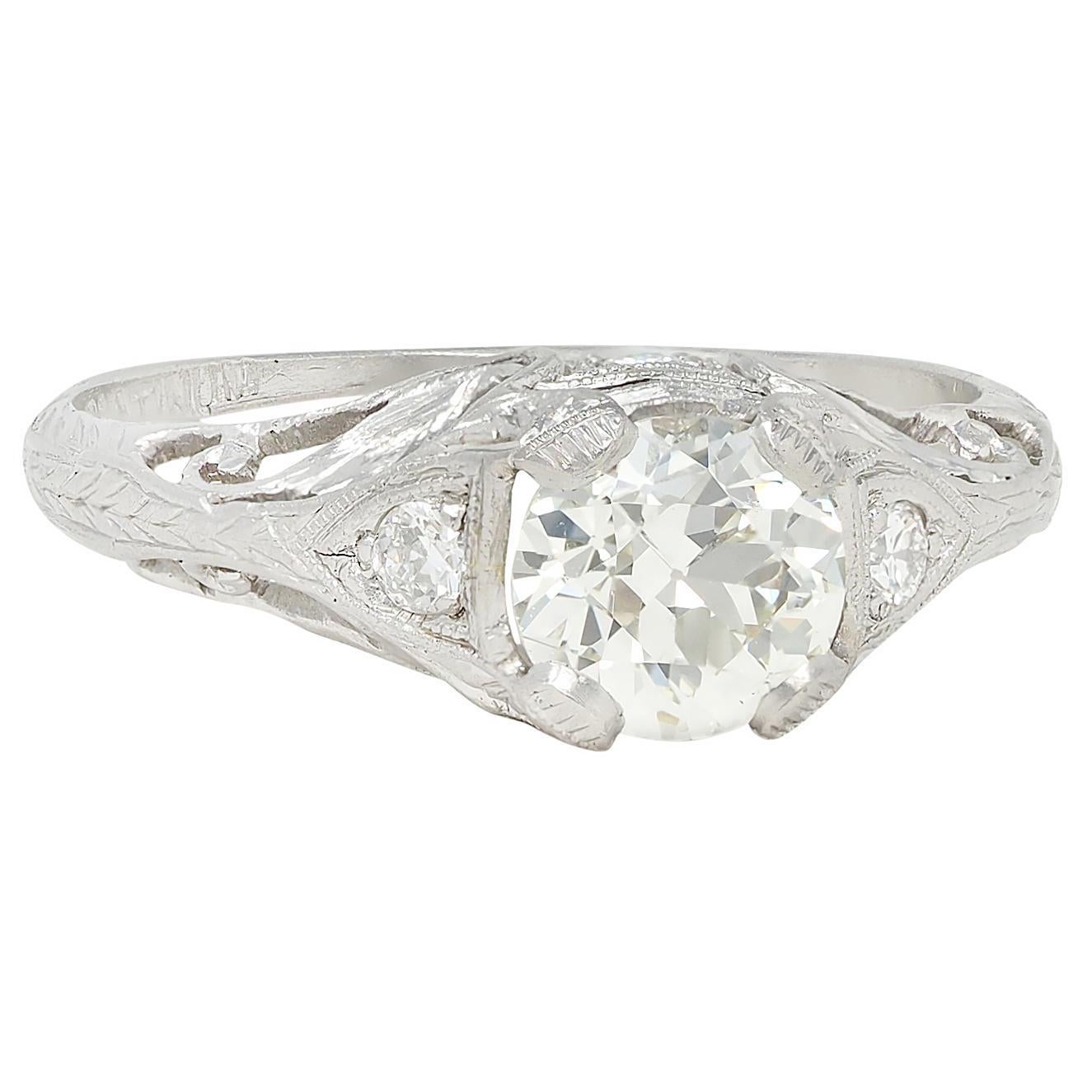 Édouardien Bague de fiançailles Edwardienne 1.30 CTW Old European Diamond Platinum Antique Foliate en vente
