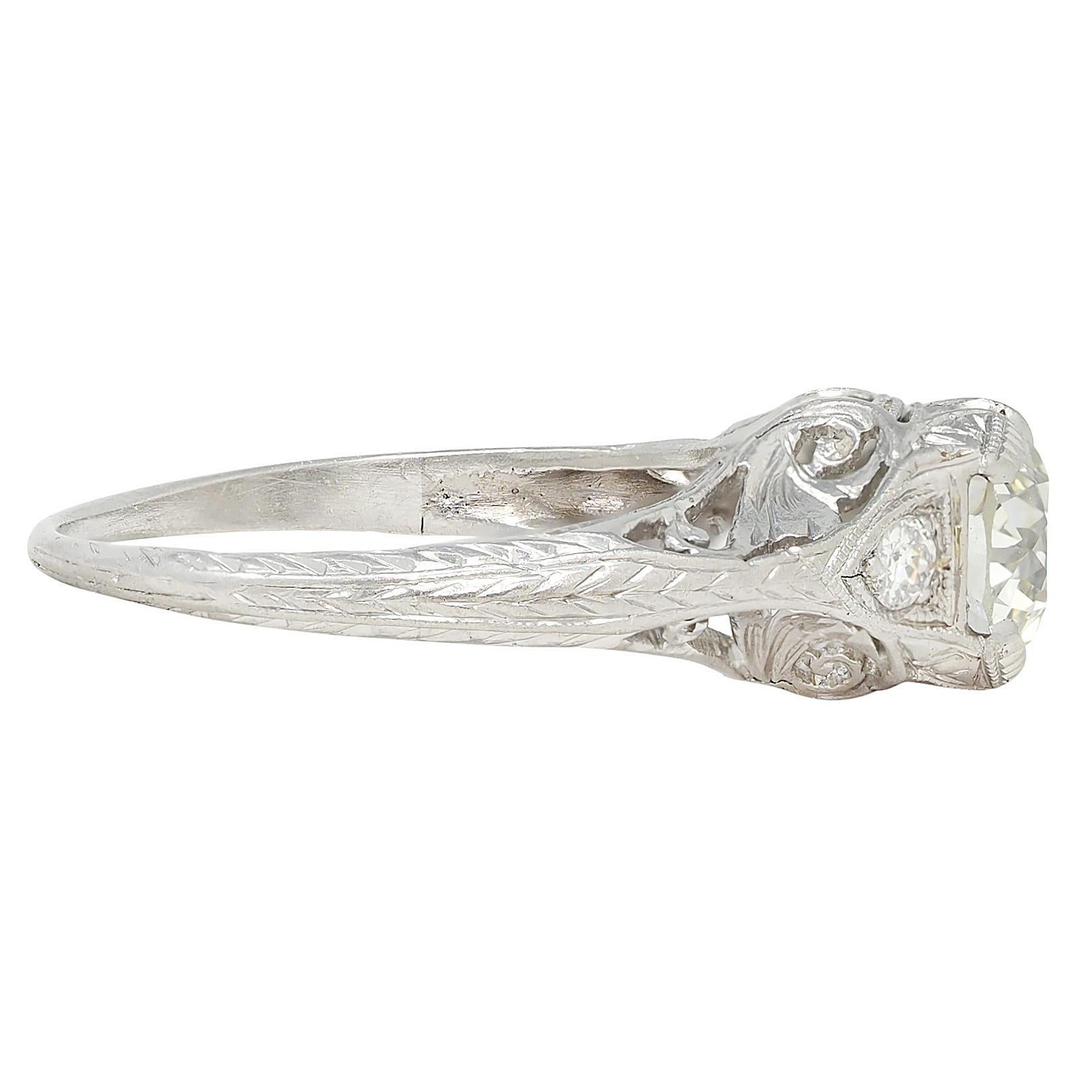 Taille vieille Europe Bague de fiançailles Edwardienne 1.30 CTW Old European Diamond Platinum Antique Foliate en vente
