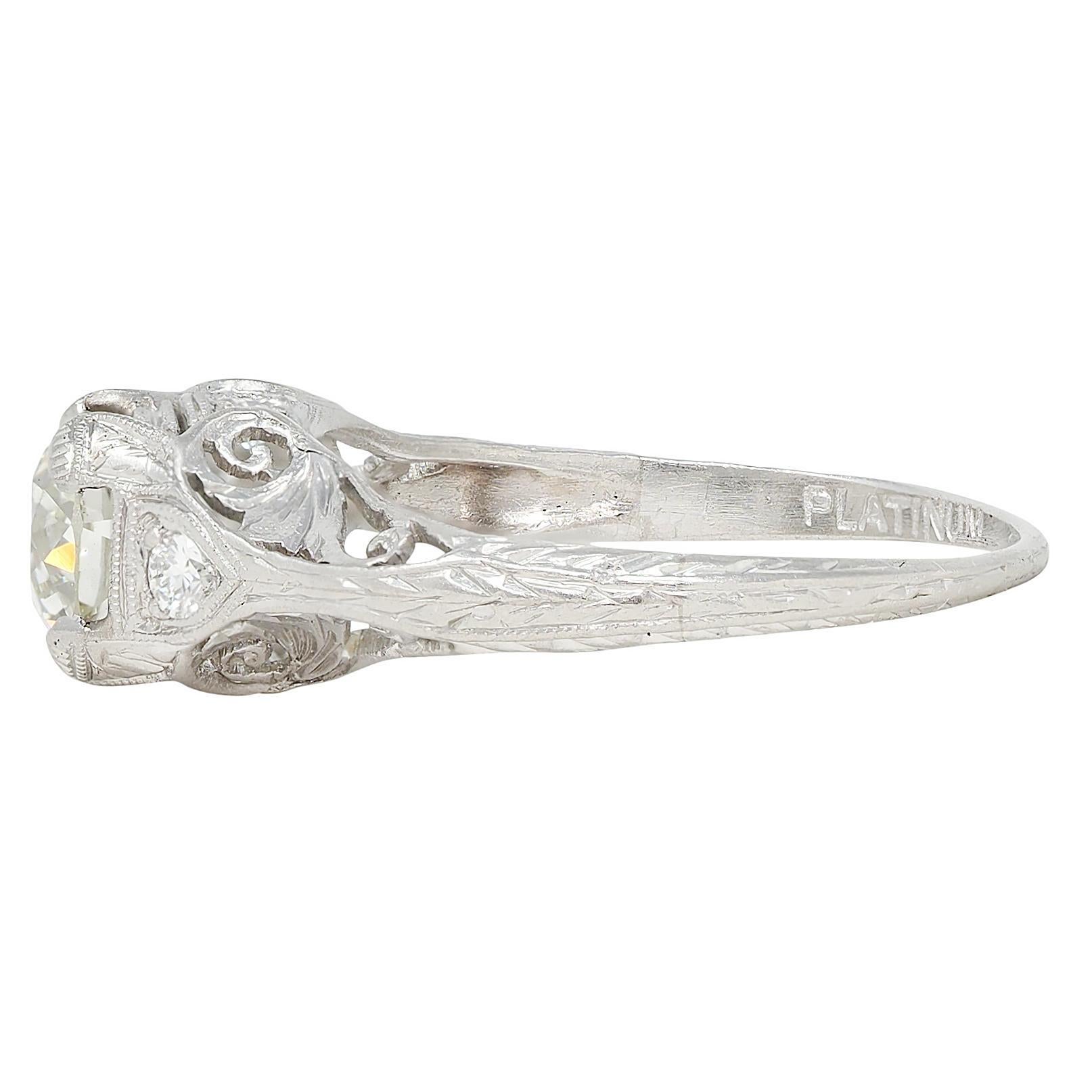 Bague de fiançailles Edwardienne 1.30 CTW Old European Diamond Platinum Antique Foliate Pour femmes en vente