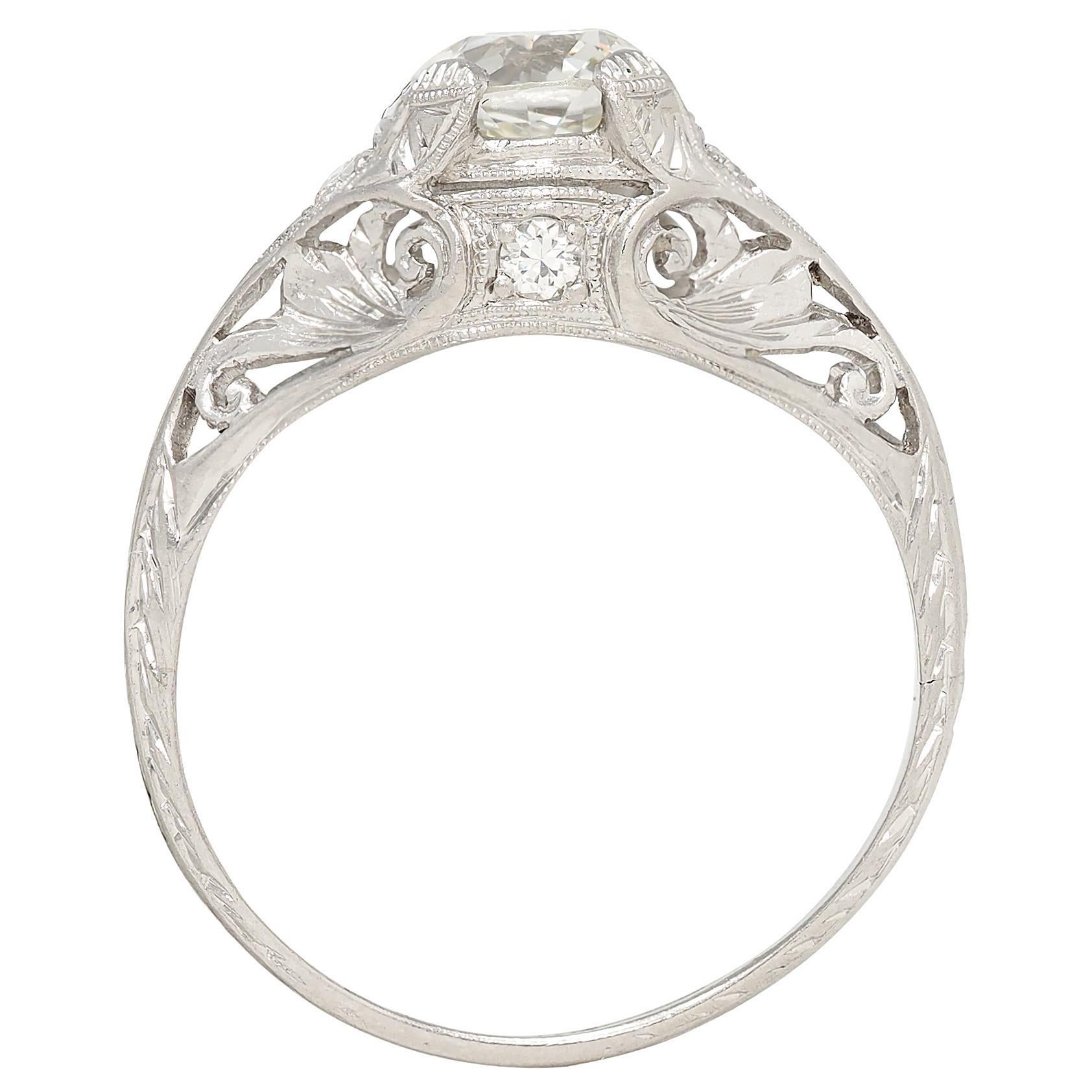 Bague de fiançailles Edwardienne 1.30 CTW Old European Diamond Platinum Antique Foliate en vente 3