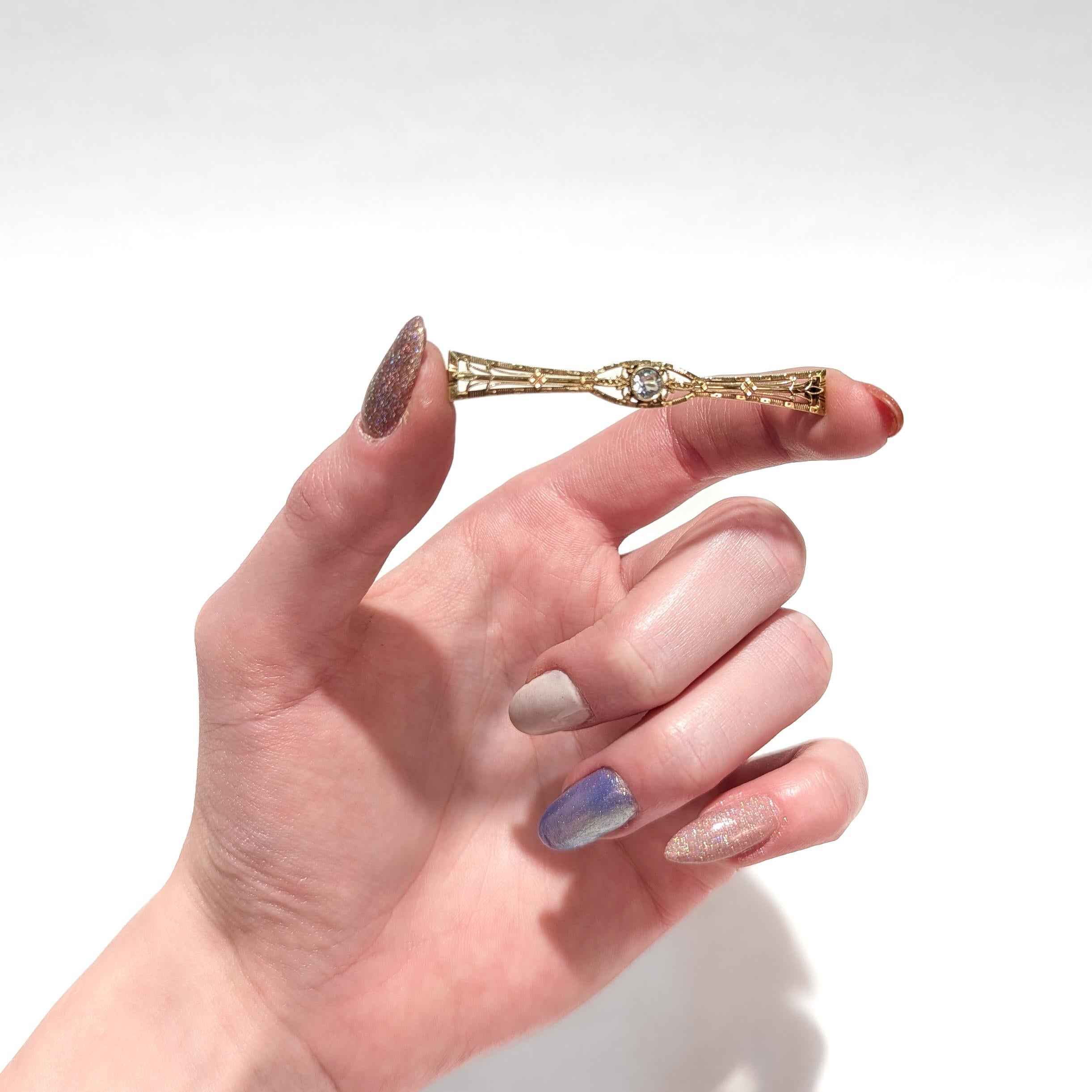 Edwardian 14 Karat Gold and Aquamarine Filigree Bow Tie Brooch or Pin In Good Condition For Sale In Philadelphia, PA