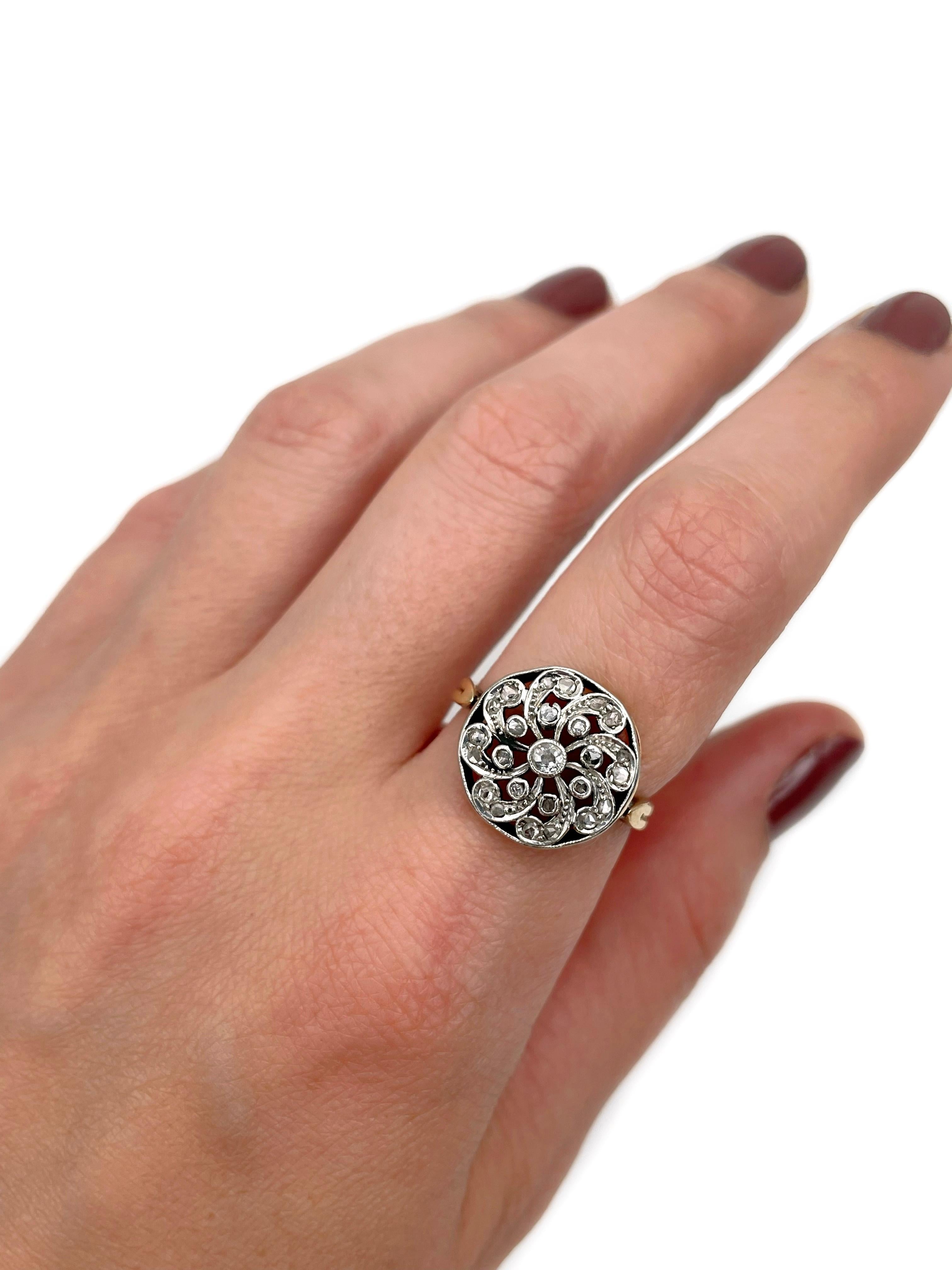 Il s'agit d'une bague de cocktail ronde et ajourée de style édouardien, réalisée en or 14 carats. La pièce comporte des diamants de taille ancienne. Vers 1910. 

Poids : 3.98 g
Taille : 16.5 (US 6)

IMPORTANT : veuillez vous renseigner sur la