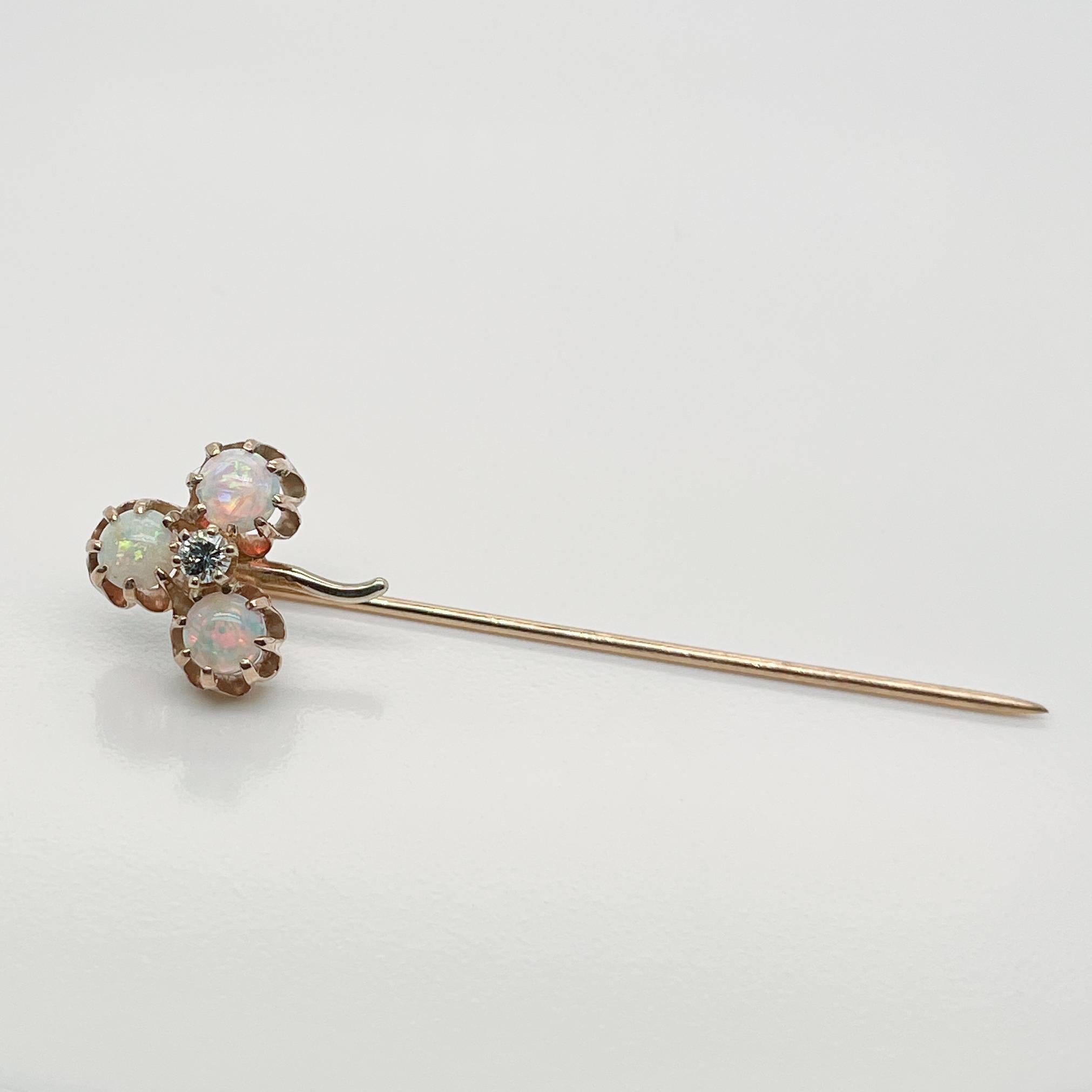 Édouardien Épingle édouardienne en forme de trèfle en or 14 carats, opale et diamants en vente