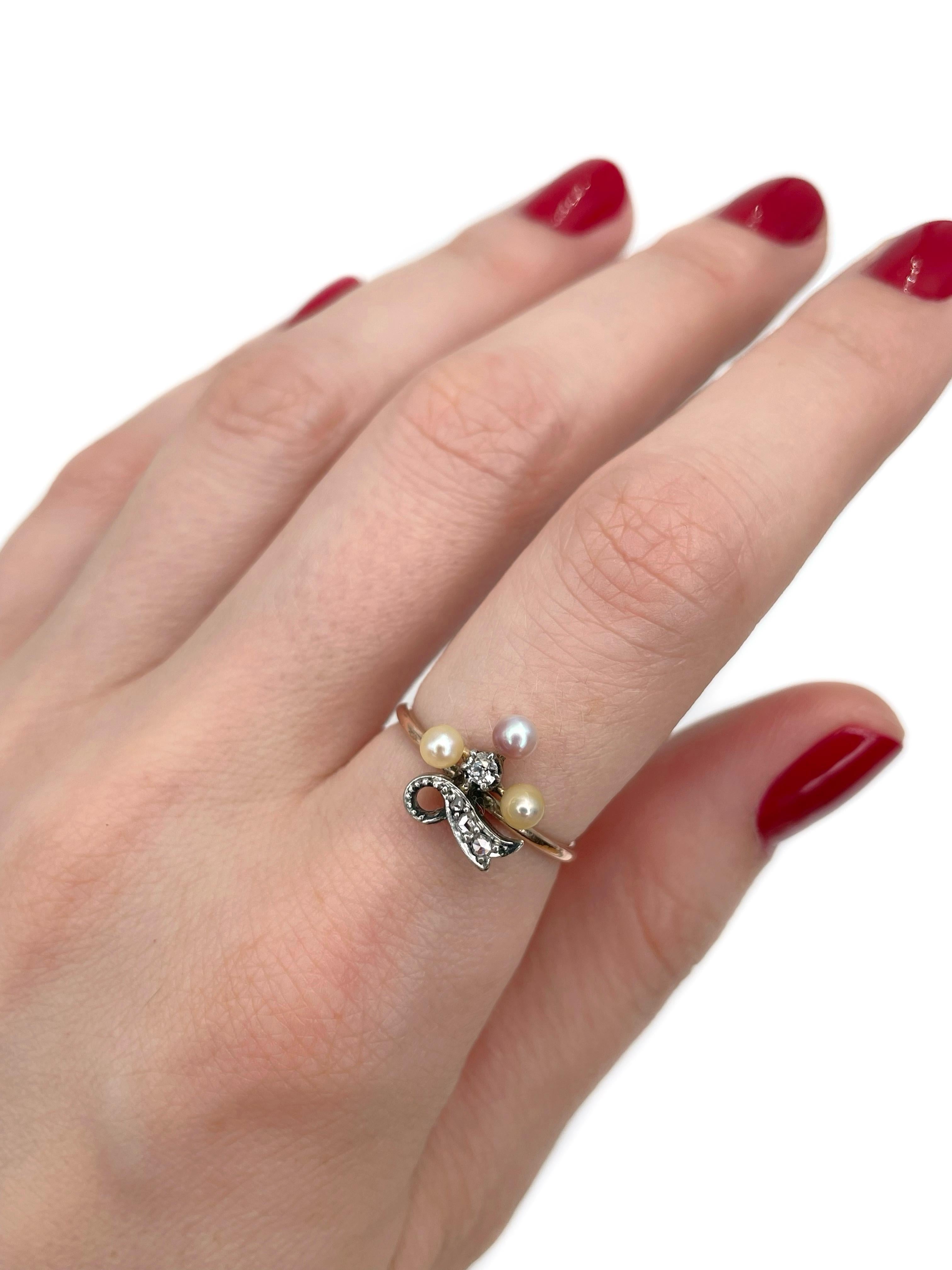 Anillo eduardiano en forma de trébol realizado en oro de 14 quilates y plata. La pieza lleva perlas cultivadas de distintos tonos y diamantes de talla antigua. Alrededor de 1920. 

Peso: 2.39 g
Talla: 16,5 (US 6)

IMPORTANTE: pregunte por la