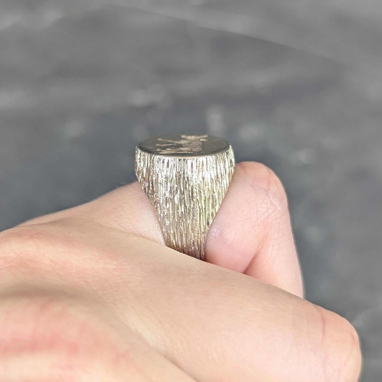 Anello Edwardiano in oro bianco 14 carati con incisione a volpe unisex in vendita 4