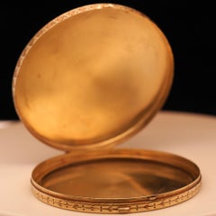 Edwardian 14 Karat Yellow Gold Compact Gold Case with Engravings