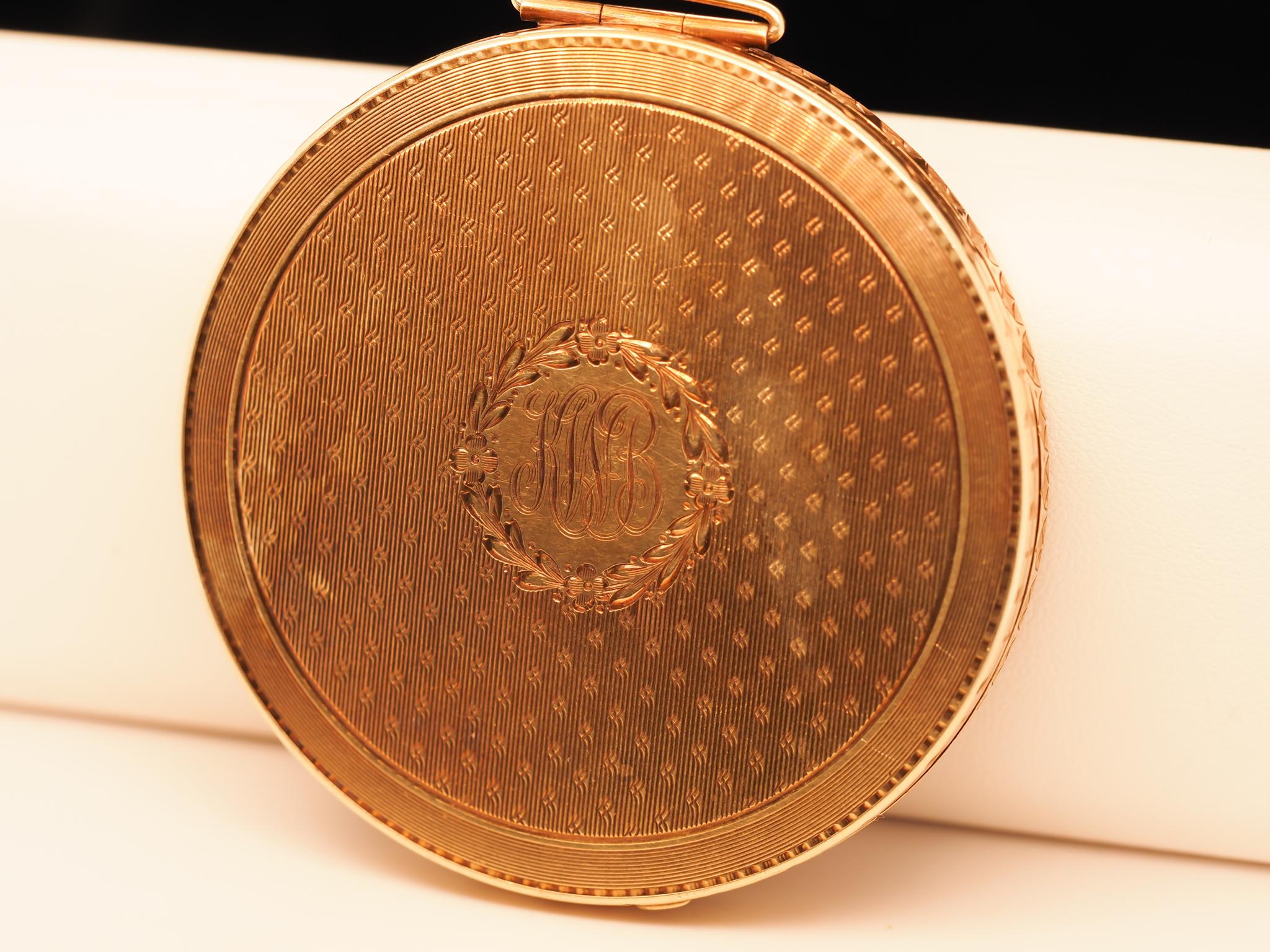 Edwardian 14 Karat Yellow Gold Compact Gold Case with Engravings For Sale 3