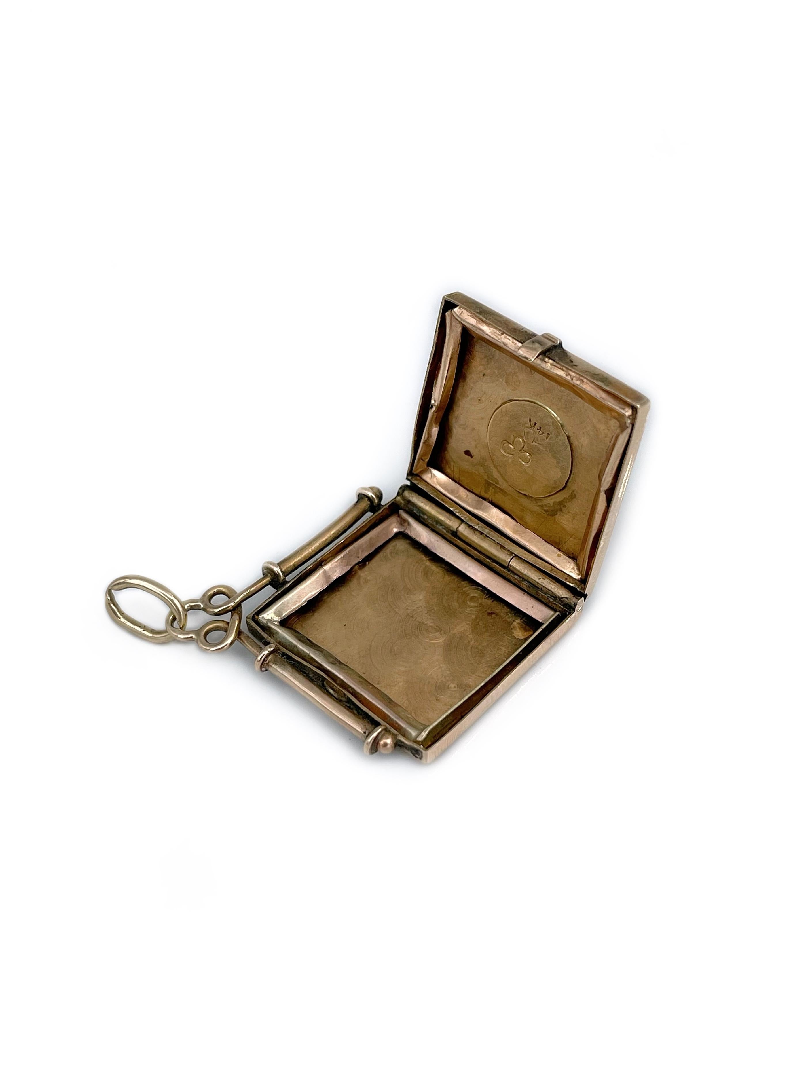 This is a delicate square shape locket pendant crafted in 14K yellow gold. Circa 1910. 

The piece is decorated with subtle carvings. It has a space for pictures inside. 

“14K” engraved inside (shown in photo gallery).

Weight: 4.67g
Size: