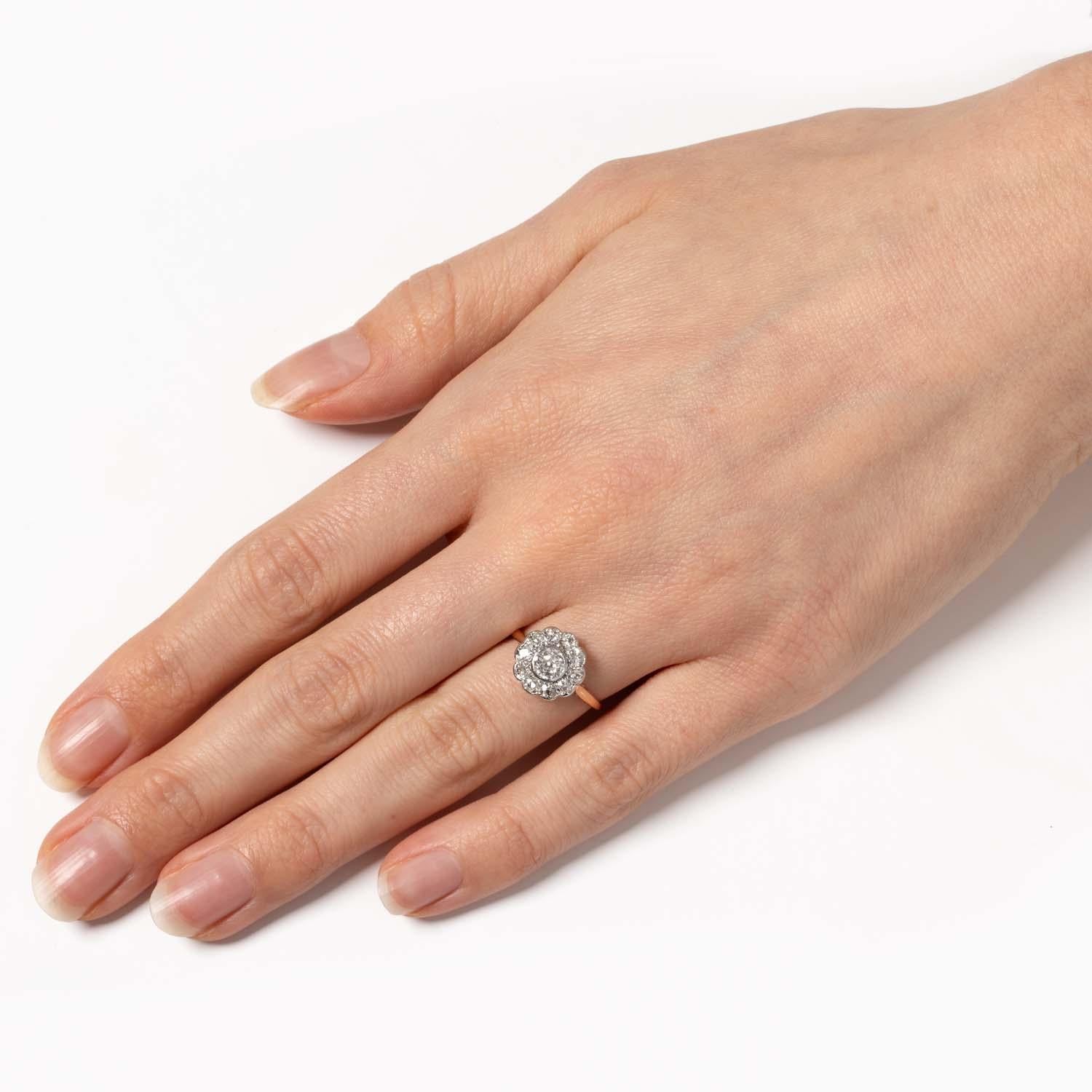 Edwardianischer 1,40ct Diamant-Cluster-Ring, um 1910 für Damen oder Herren im Angebot