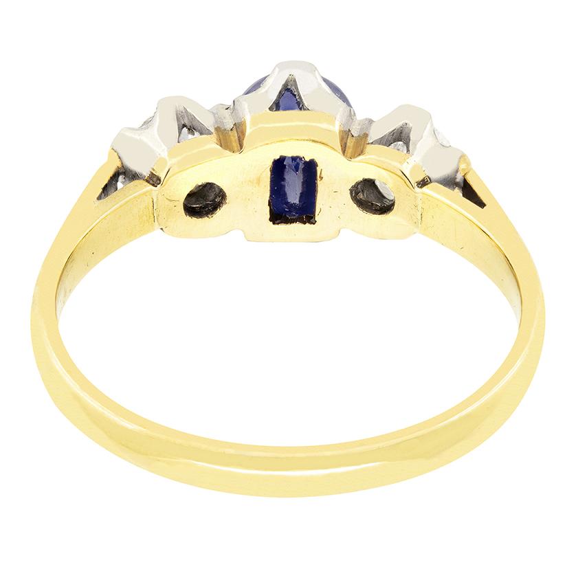 Edwardian 1.40 Carat Sapphire and Diamond Three Stone Ring, circa 1910s In Good Condition In London, GB