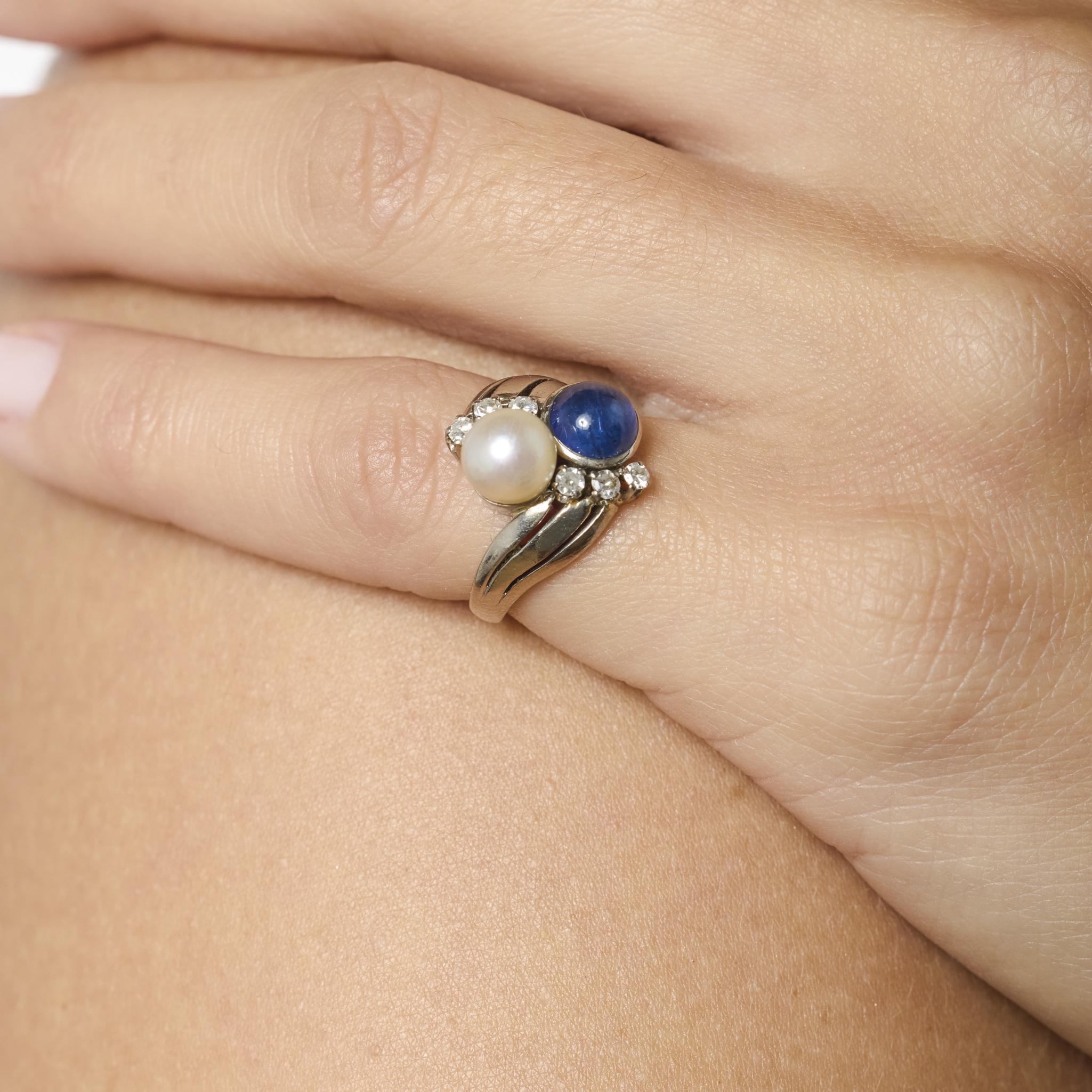 Incarnazione del romanticismo edoardiano, questo anello Toi et Moi (