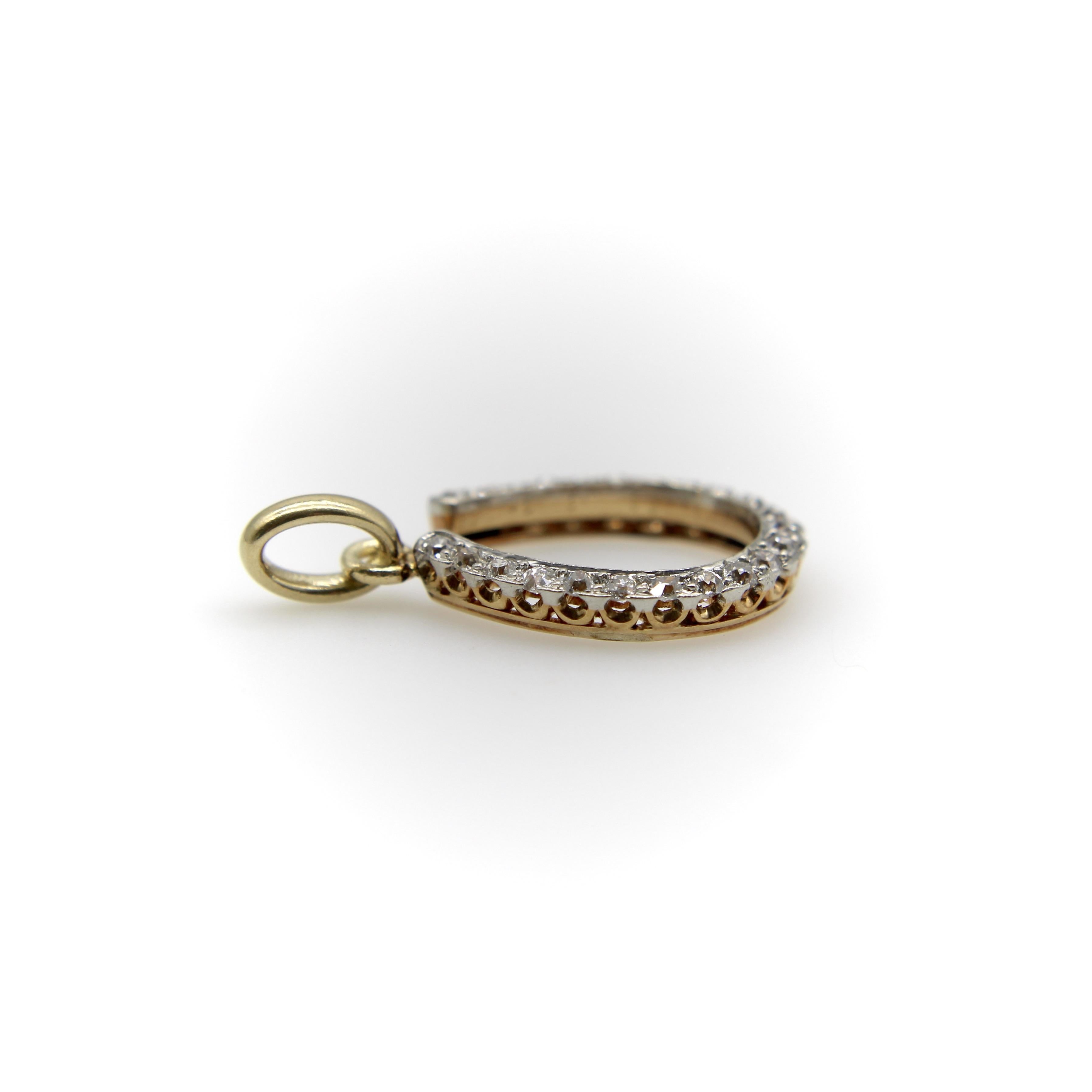 Taille vieille mine Pendentif fer à cheval édouardien en or 14K et platine avec diamant taillé à l'ancienne en vente