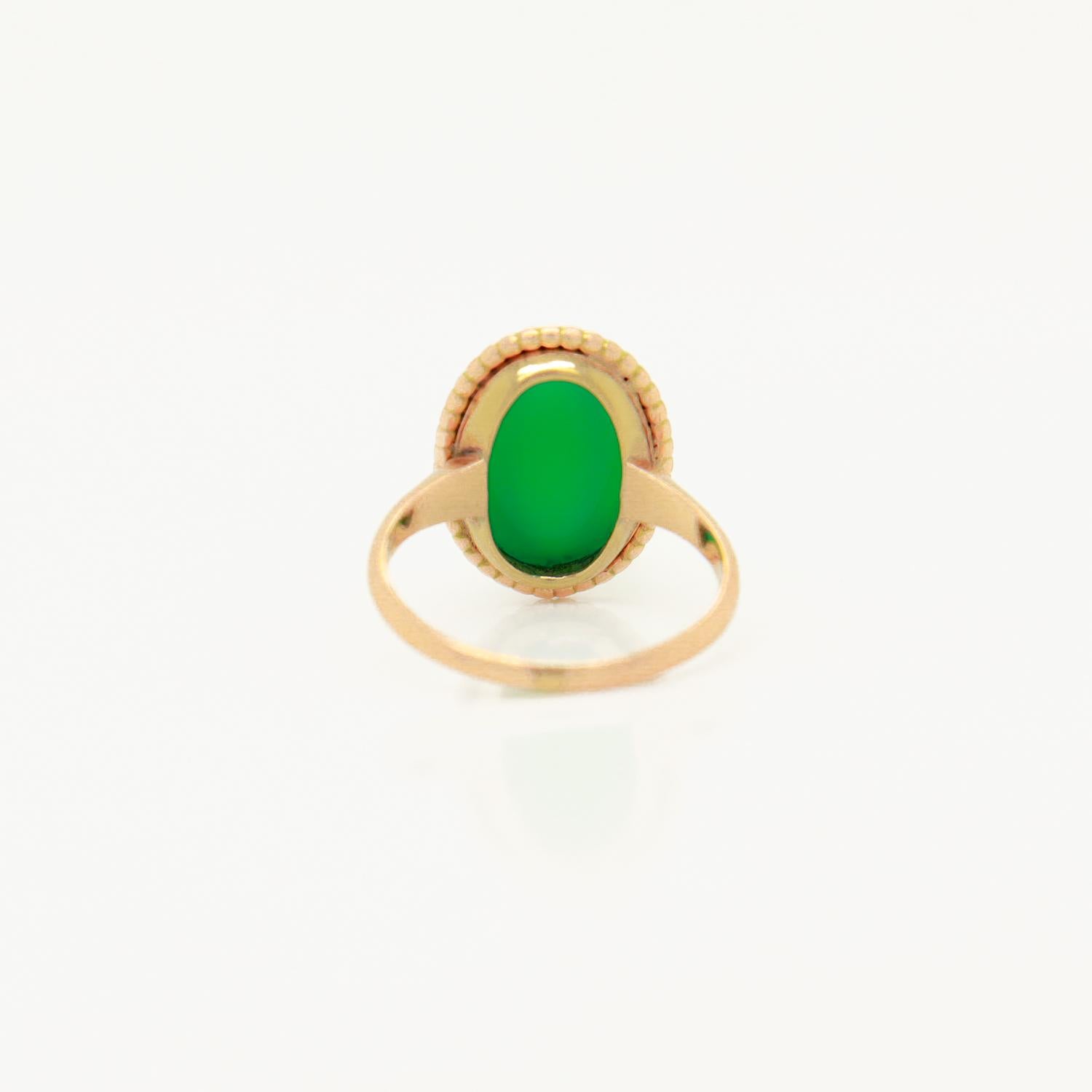 Edwardian 14K Gold & Chrysoprase Sugarloaf Cabochon Ring For Sale 3