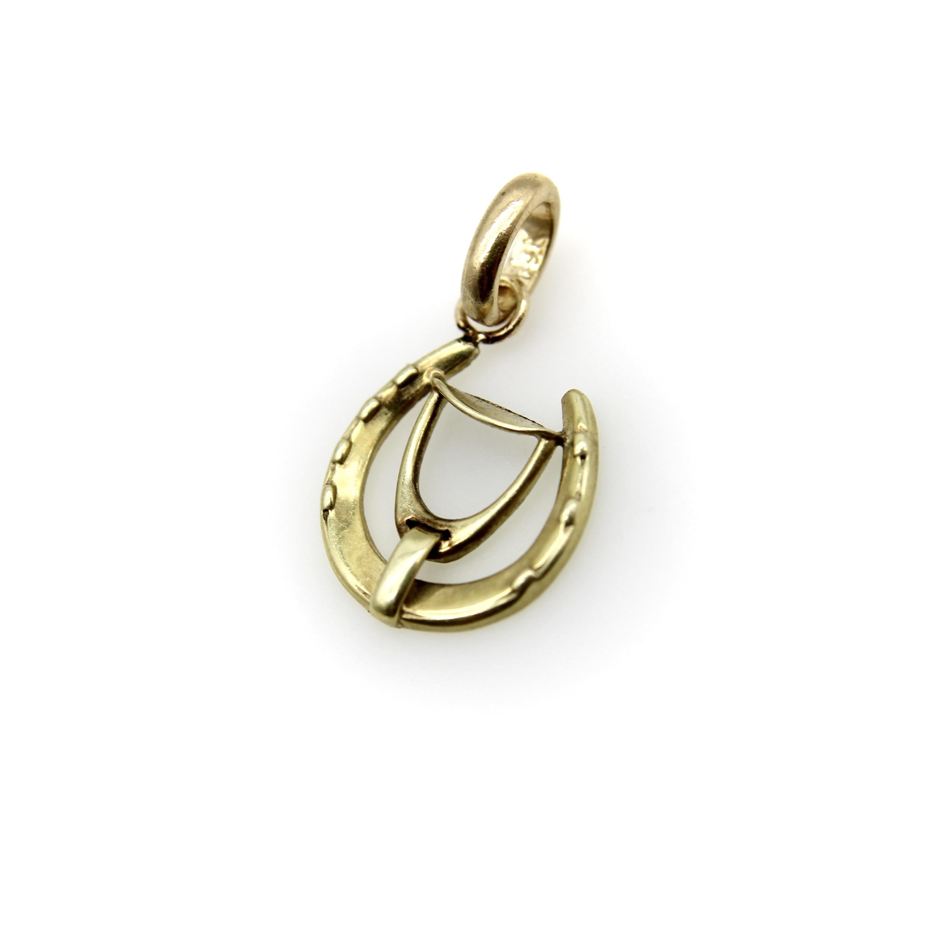 Edoardiano Charm a forma di scarpa da cavallo e staffa in oro 14 carati di epoca edoardiana in vendita