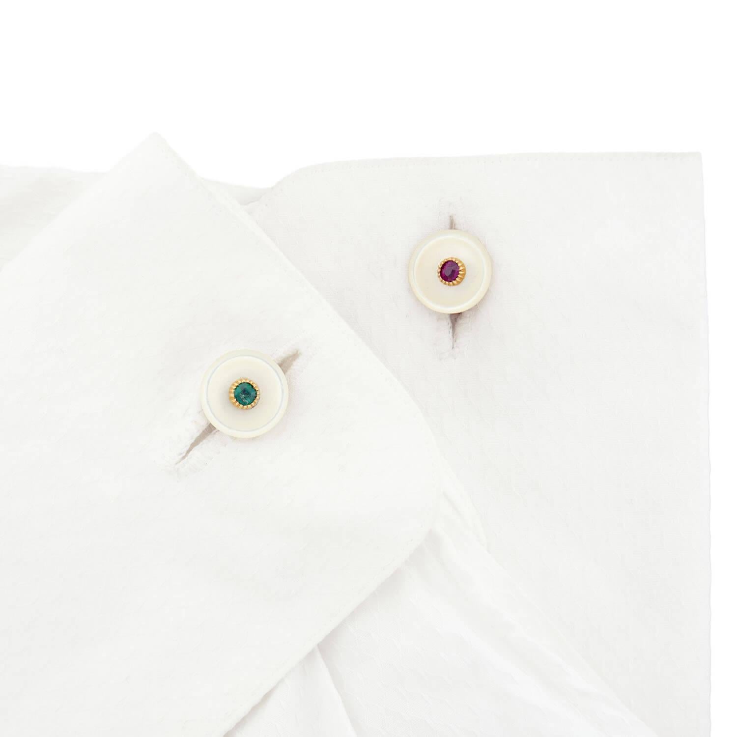 Boutons de manchette édouardiens en nacre, diamant, rubis et émeraude 14k/platine Bon état - En vente à Narberth, PA