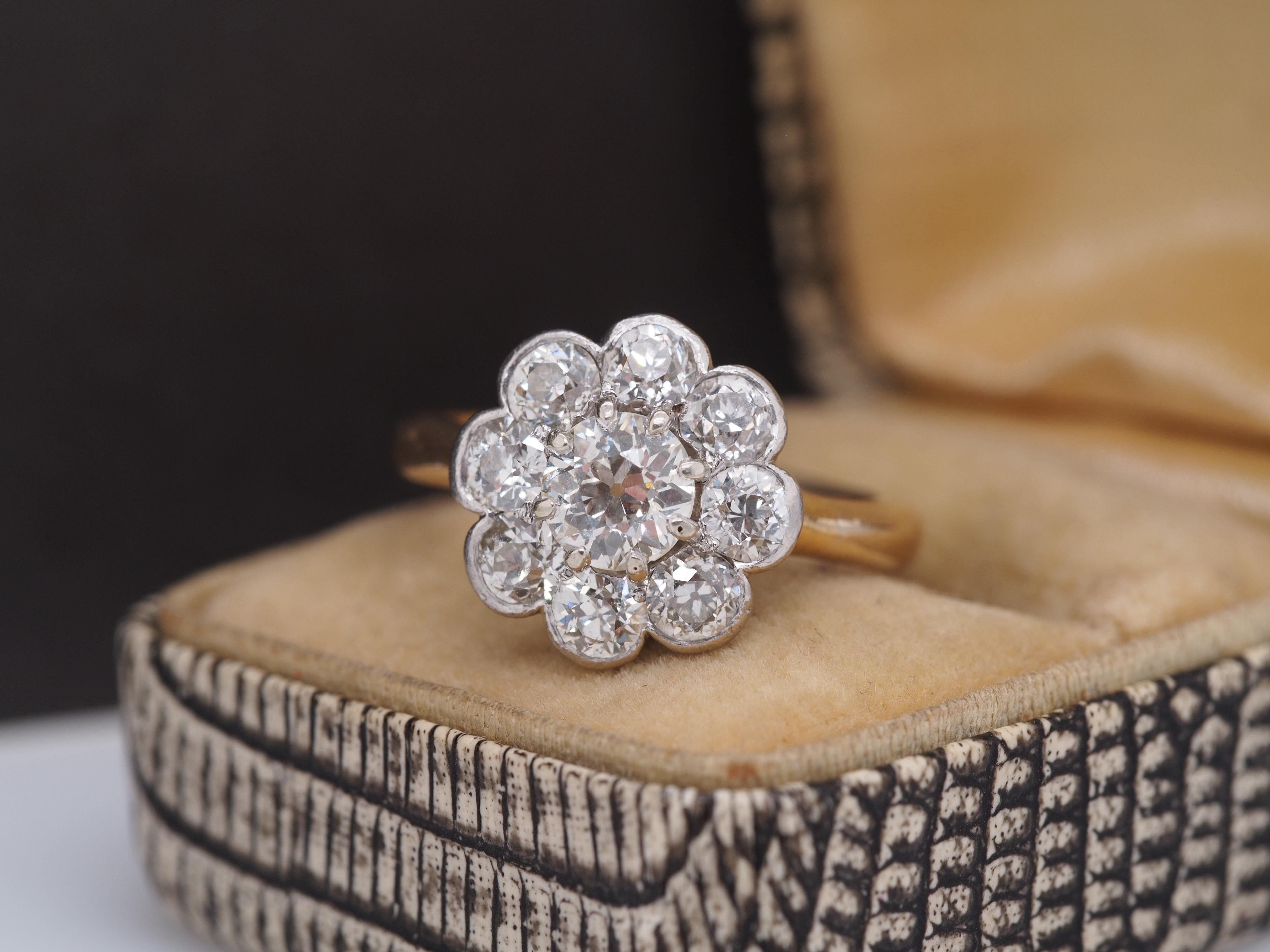 Jahr: 1900
Artikel-Details:
Ringgr�öße: 6
Metall Typ: 14K Gelbgold [Punziert und geprüft]
Gewicht: 5 Gramm

Diamant Details
Zentraler Diamant: 0,75ct, alter europäischer Brillant, Farbe J, Reinheit VS
Seitliche Diamanten: .80ct, Gesamtgewicht. Alte