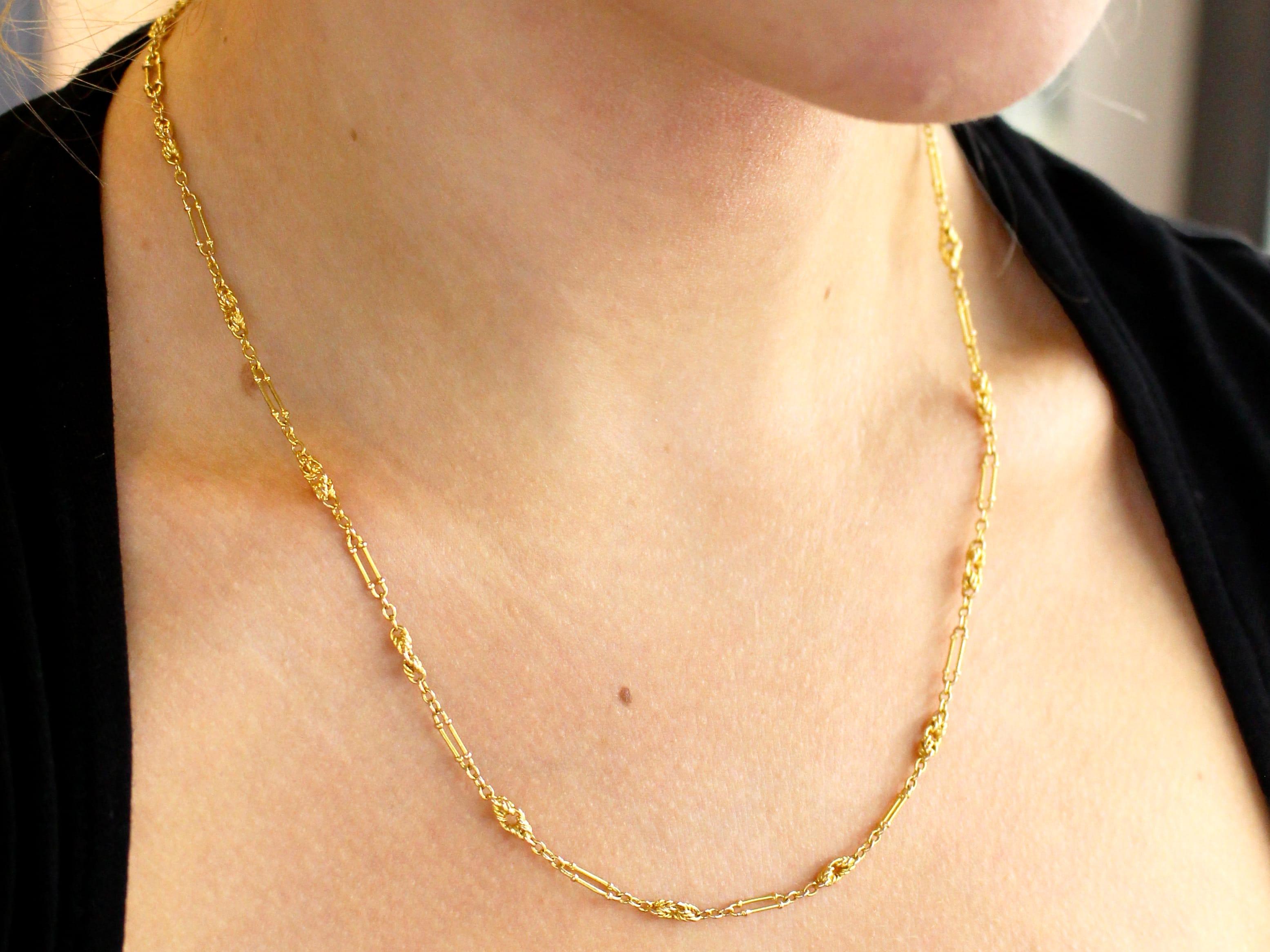 An exceptional, fine and impressive, antique 14 karat yellow gold chain; part of our diverse antique chain collection

This exceptional, fine and impressive antique necklace chain has been crafted in 14k yellow gold.

The fetter style antique gold