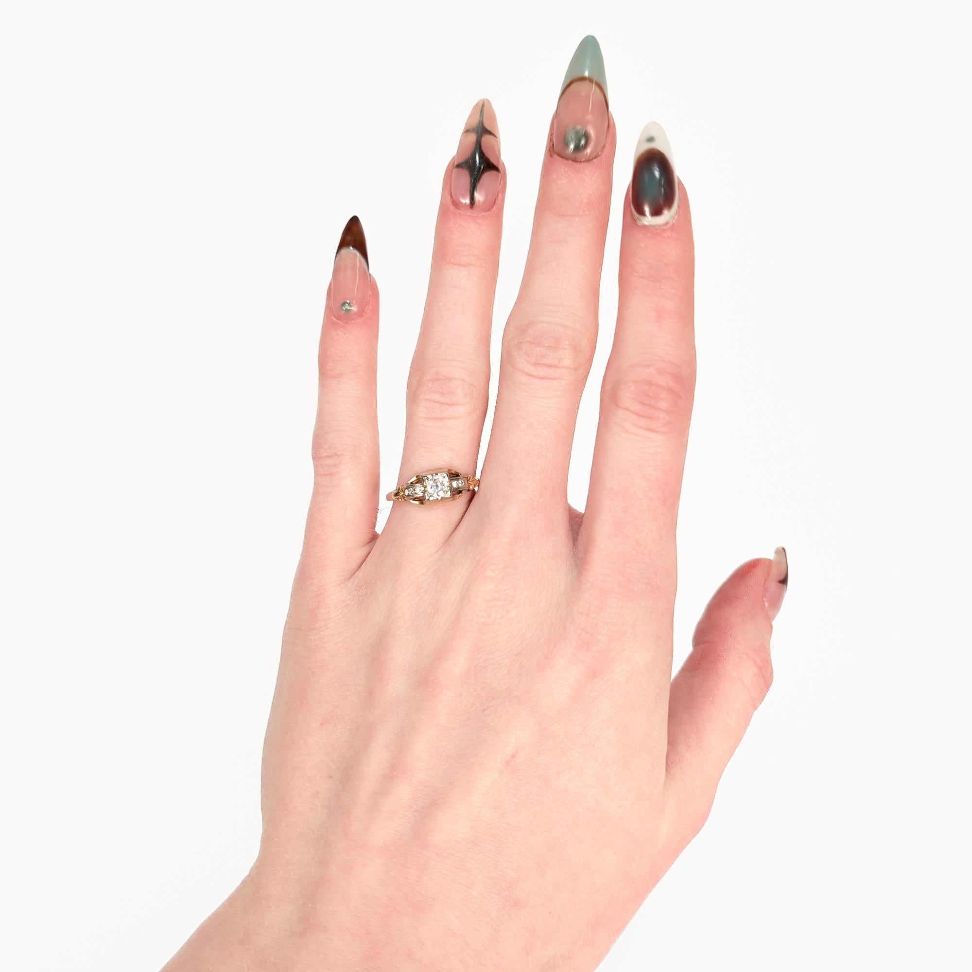 Edwardian 14K Yellow & White Gold Five Stone Old European Cut Diamond Ring (Alteuropäischer Schliff) im Angebot