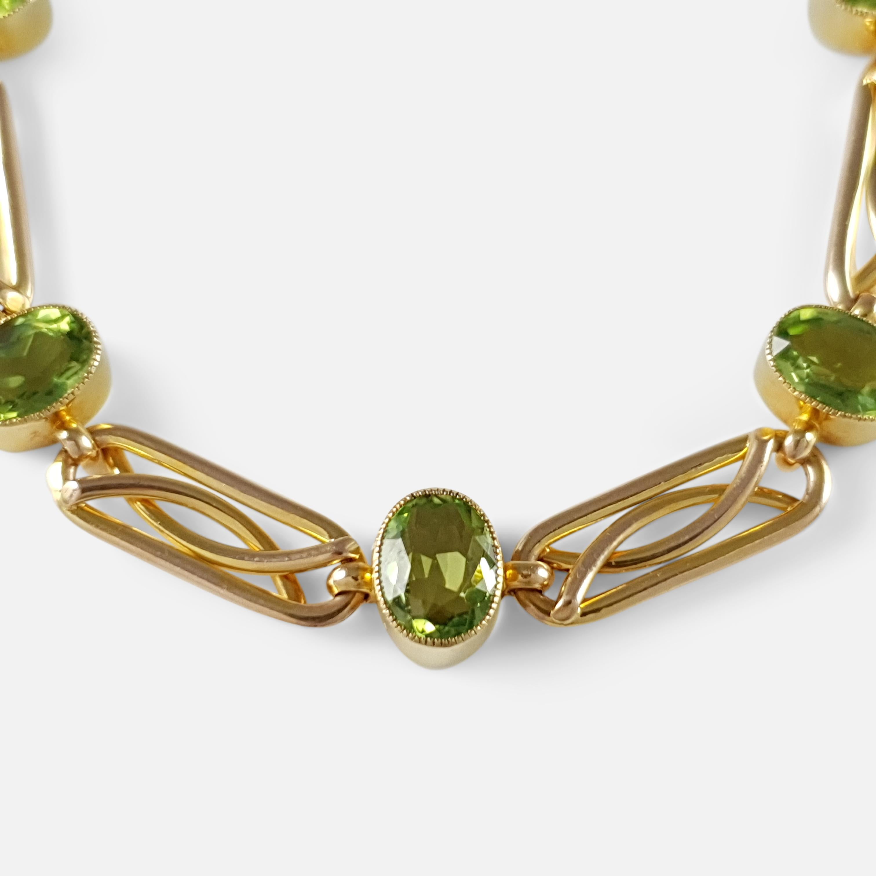 Women's Edwardian 15 Karat Yellow Gold Peridot Link Bracelet