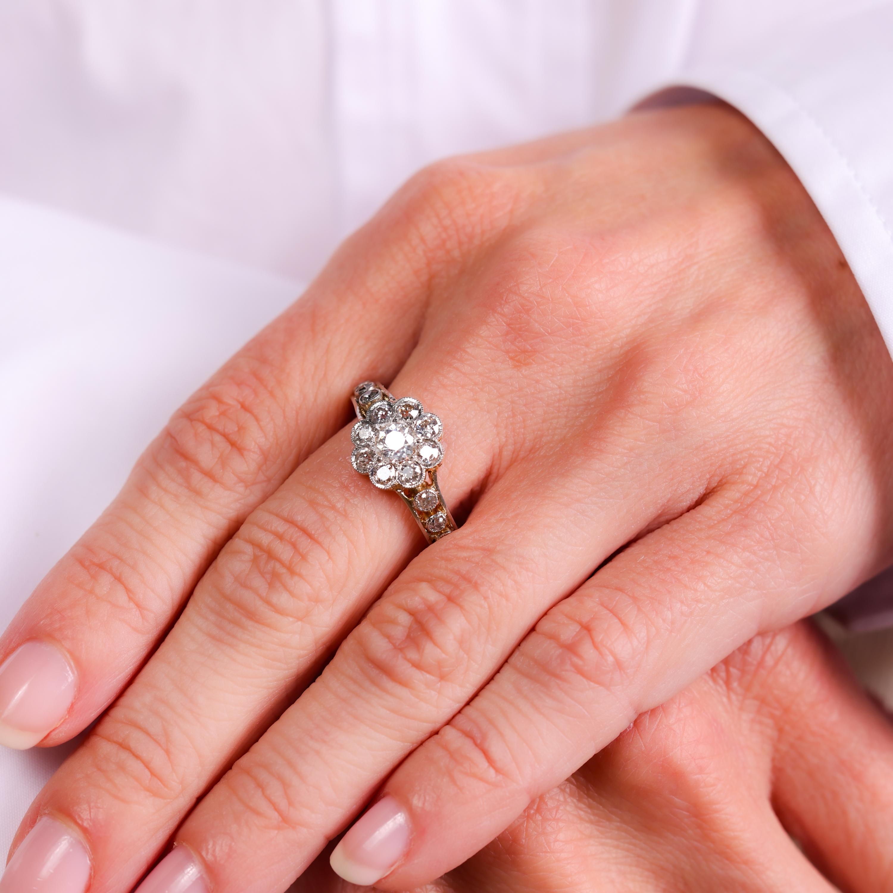 Blumenring aus 18 Karat Gelbgold mit 1,50 Karat Diamant im edwardianischen Gesamtgewicht (Einfacher Schliff)
