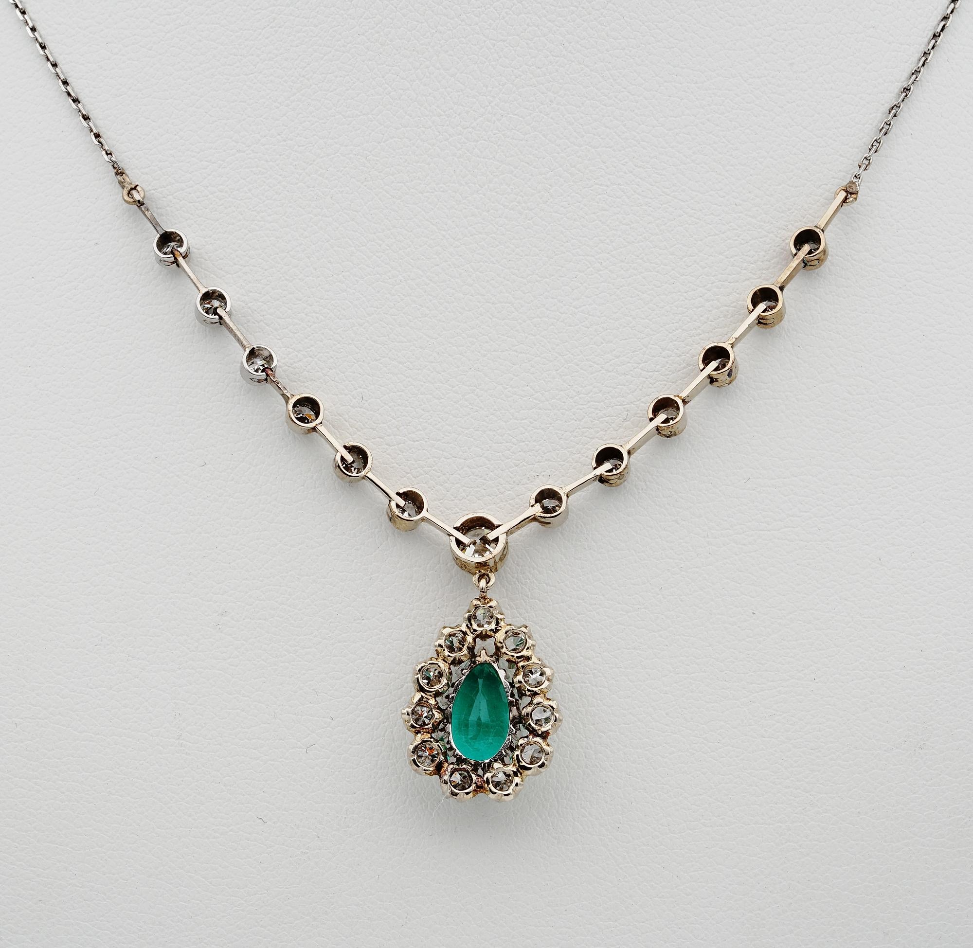 Edwardian 1.50 Carat Colombian Emerald 1.60 Carat Diamond Necklace For Sale 1