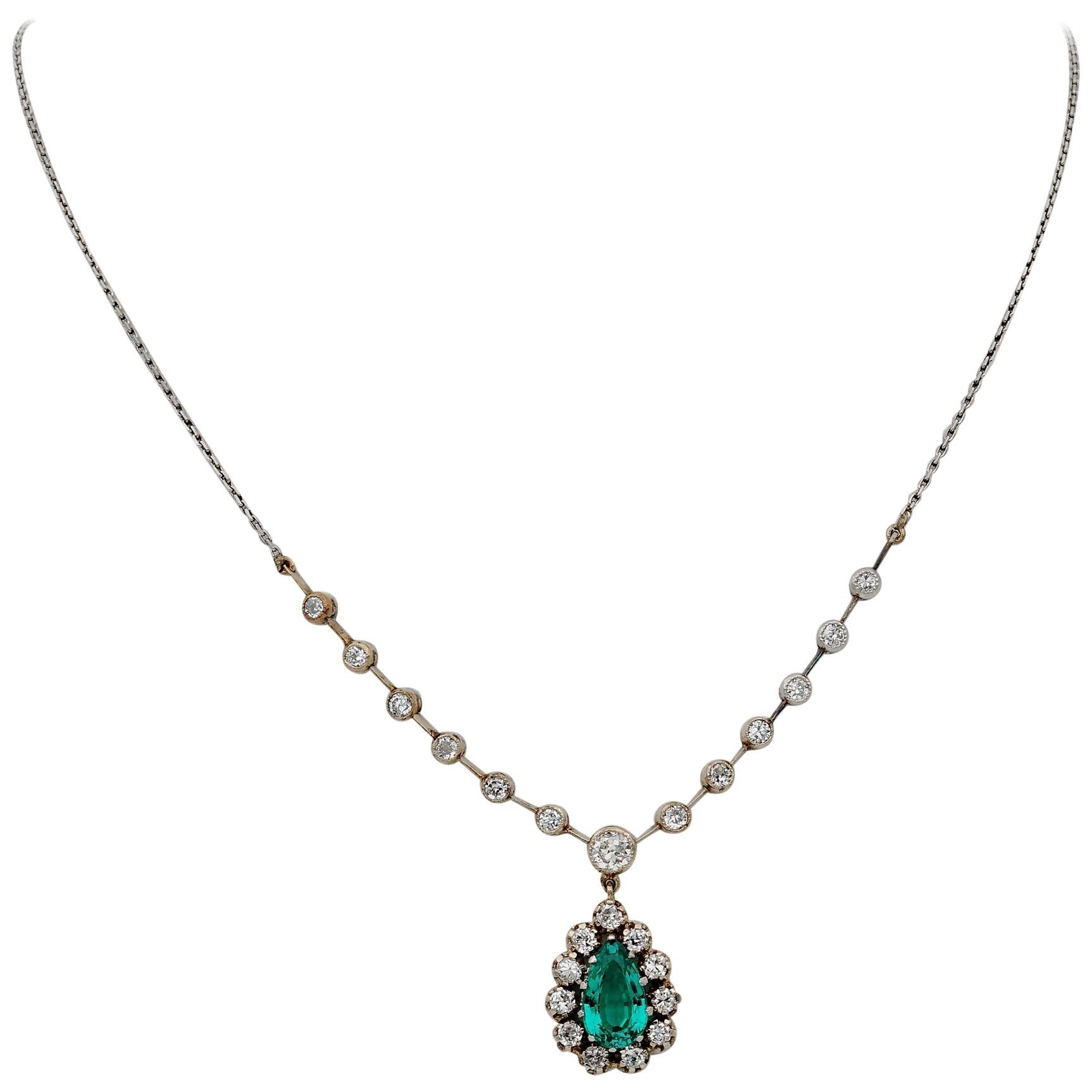 Edwardian 1.50 Carat Colombian Emerald 1.60 Carat Diamond Necklace For Sale