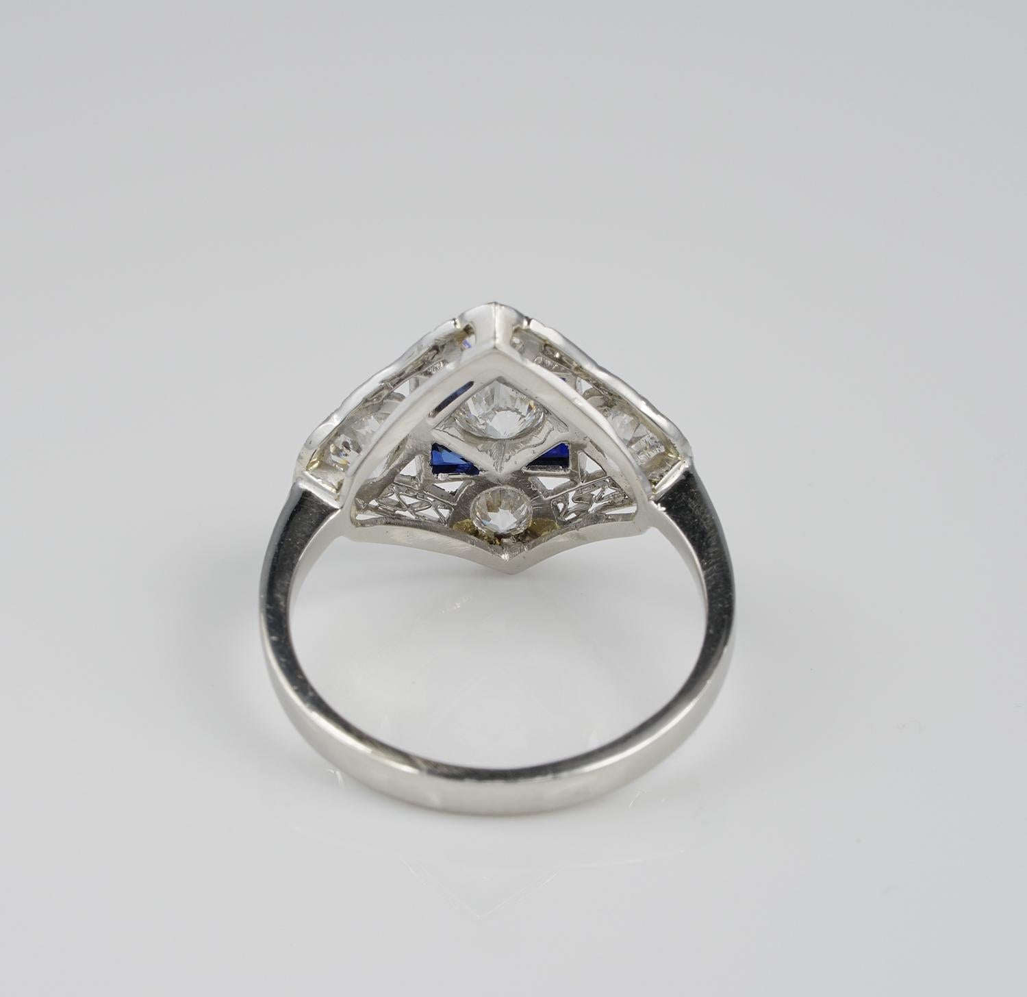 Bague édouardienne en platine avec diamant de 1,50 carat F VVS VS Saphir en vente 2