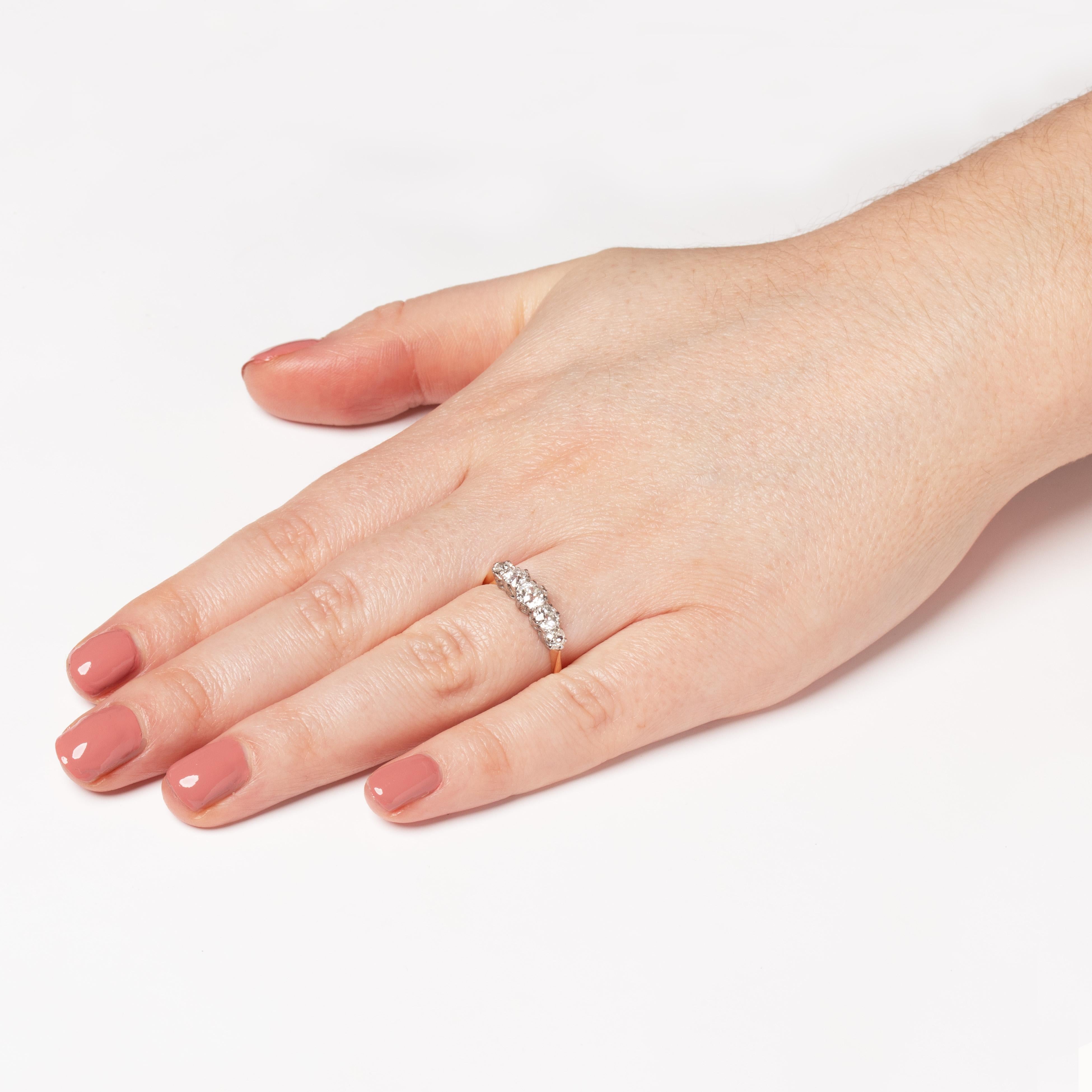 Edwardianischer 1,50ct Diamant-Fünf-Stein-Ring, um 1910 Damen im Angebot