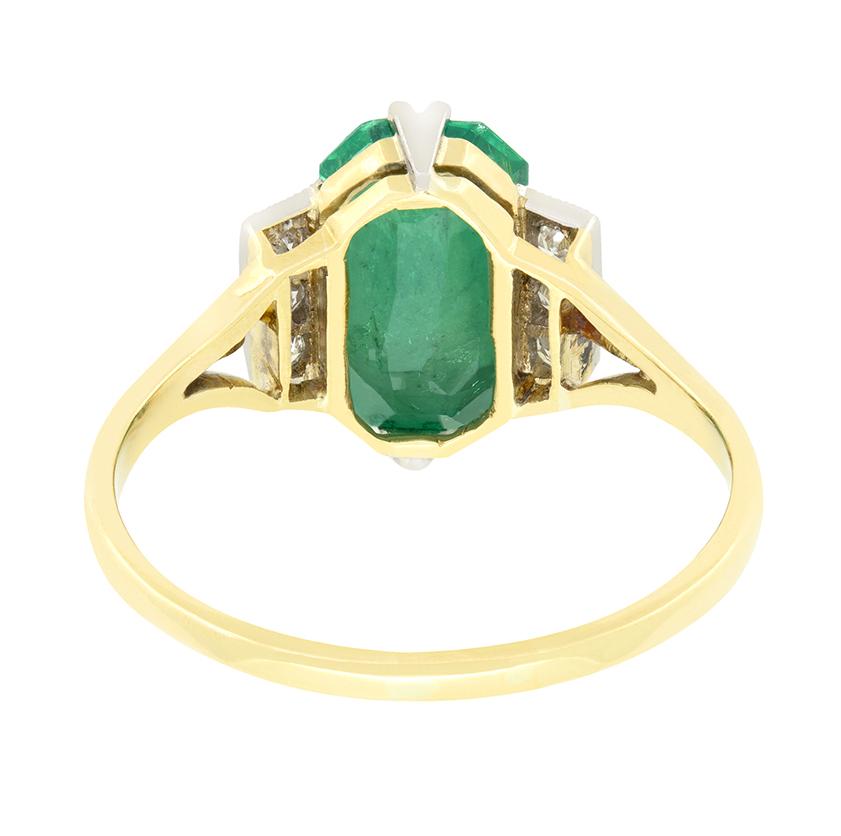 Edwardian 1.50ct Emerald and Diamond Ring, c.1910s In Good Condition For Sale In London, GB