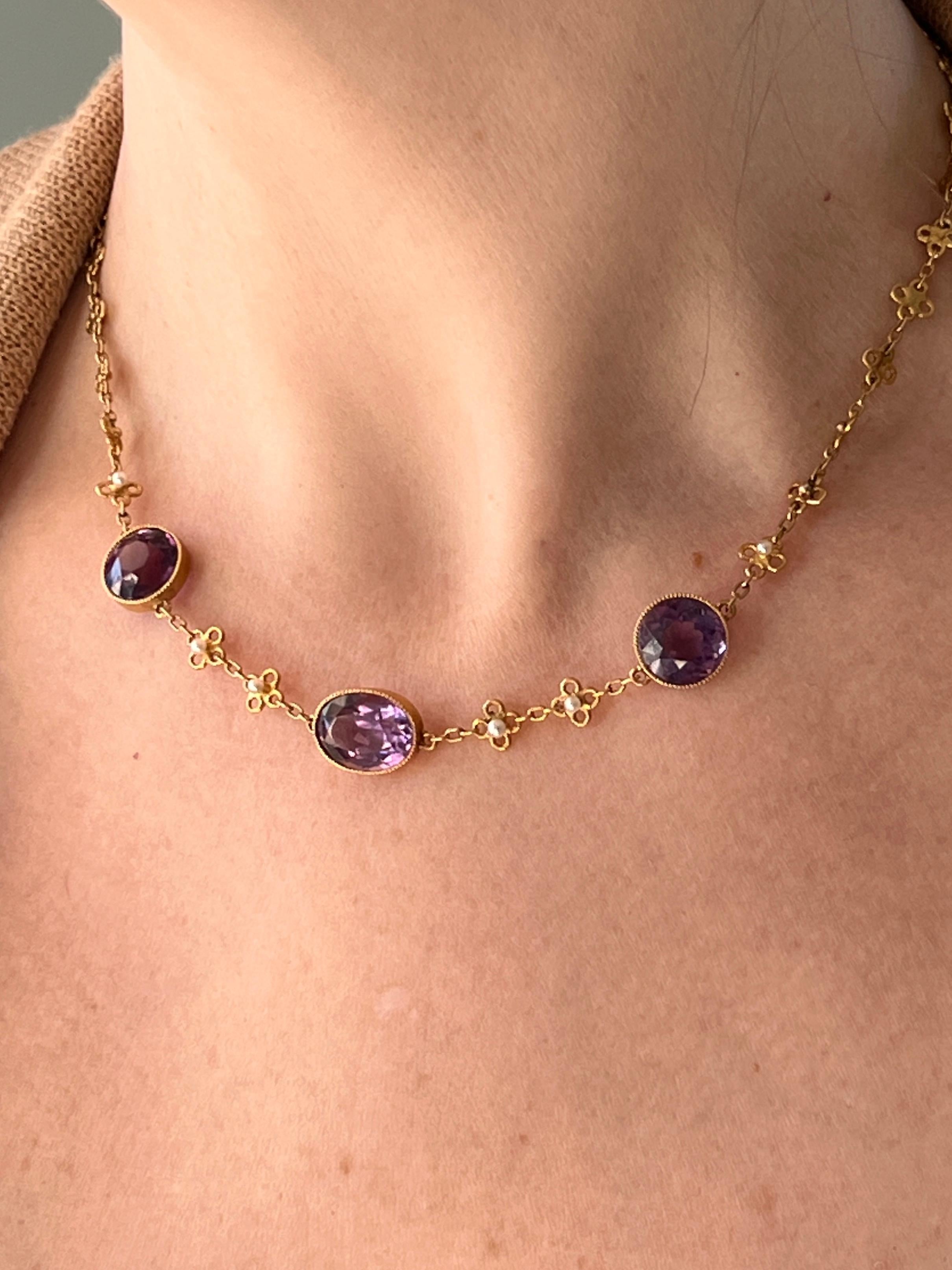 Edoardiano Collana Station Edwardiana in oro giallo 14k con ametista e perla da 15,35 TCW del 1900 in vendita