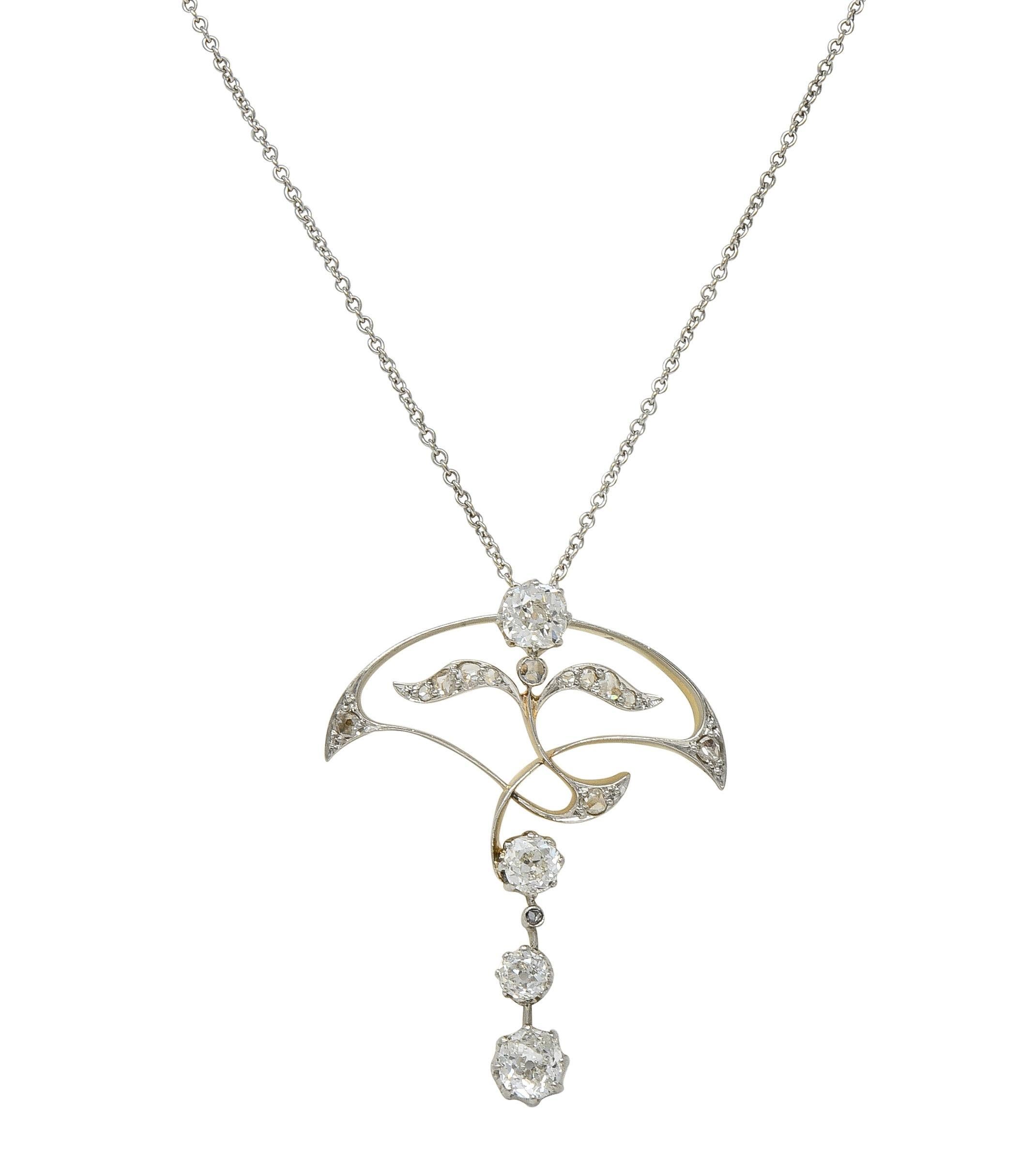 Collier pendentif édouardien ancien à fleurs en platine et or 14 carats avec diamants 1,55 carat poids total Excellent état - En vente à Philadelphia, PA