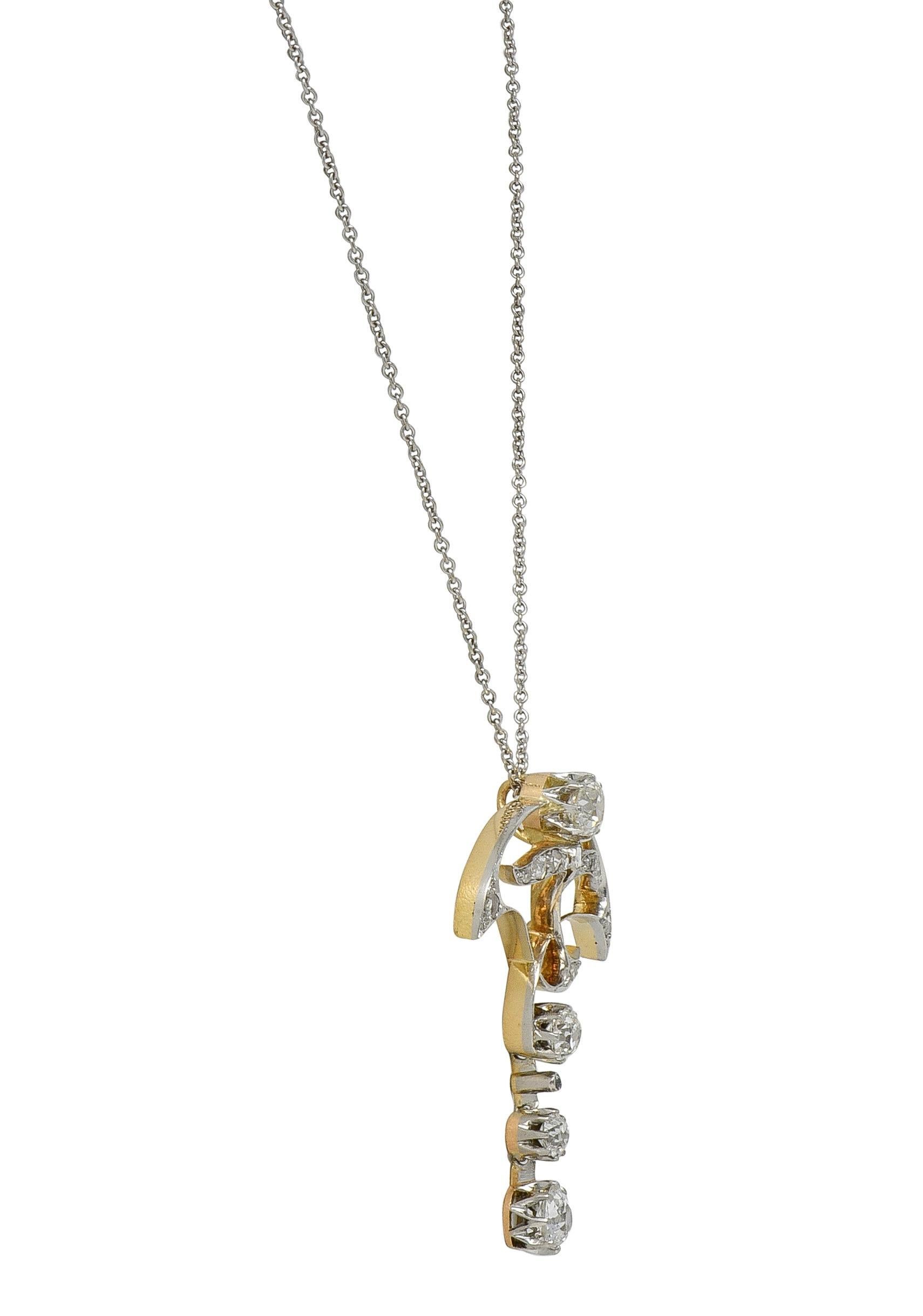 Collier pendentif édouardien ancien à fleurs en platine et or 14 carats avec diamants 1,55 carat poids total en vente 1