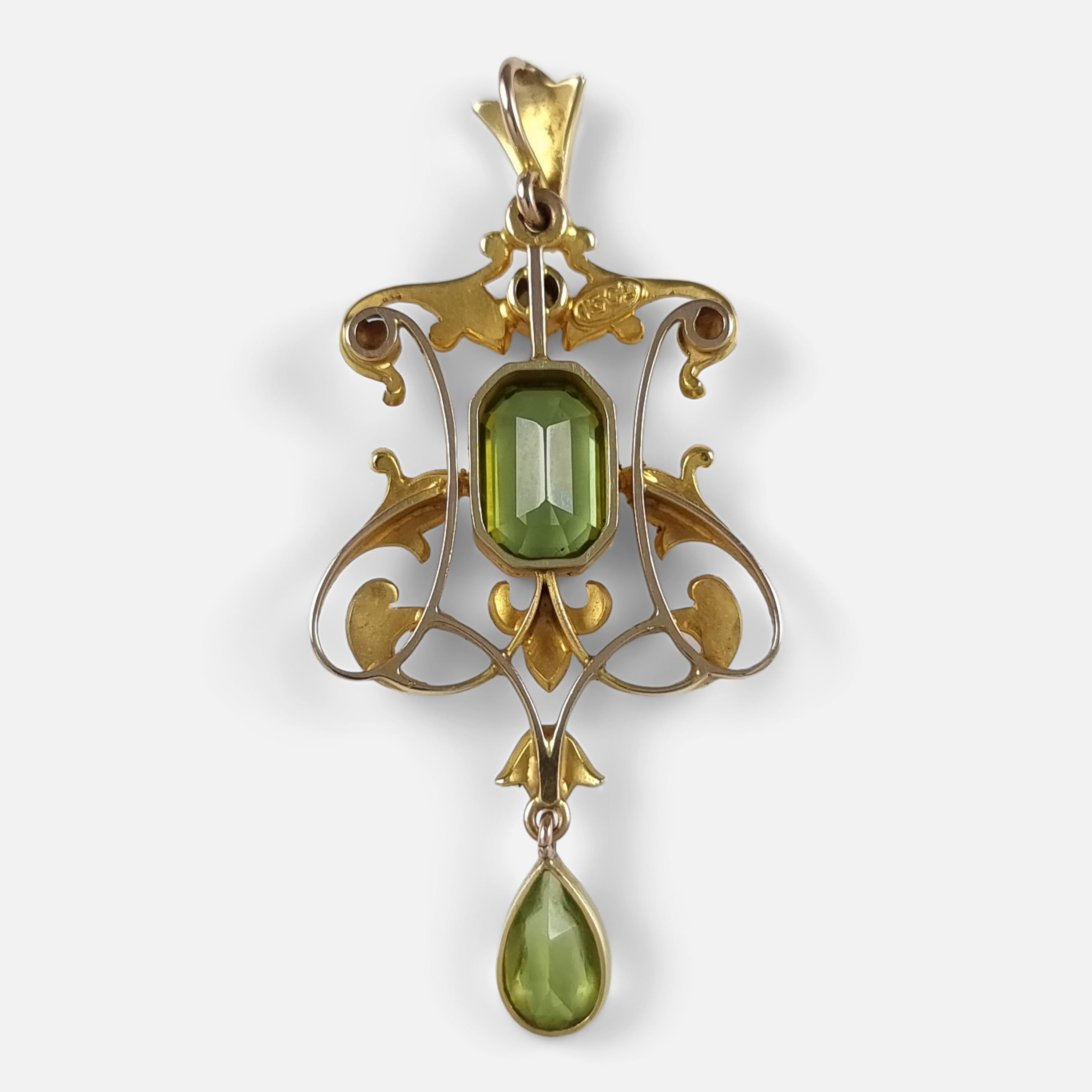 Edwardian 15ct Gold Peridot and Seed Pearl Pendant In Good Condition For Sale In Glasgow, GB