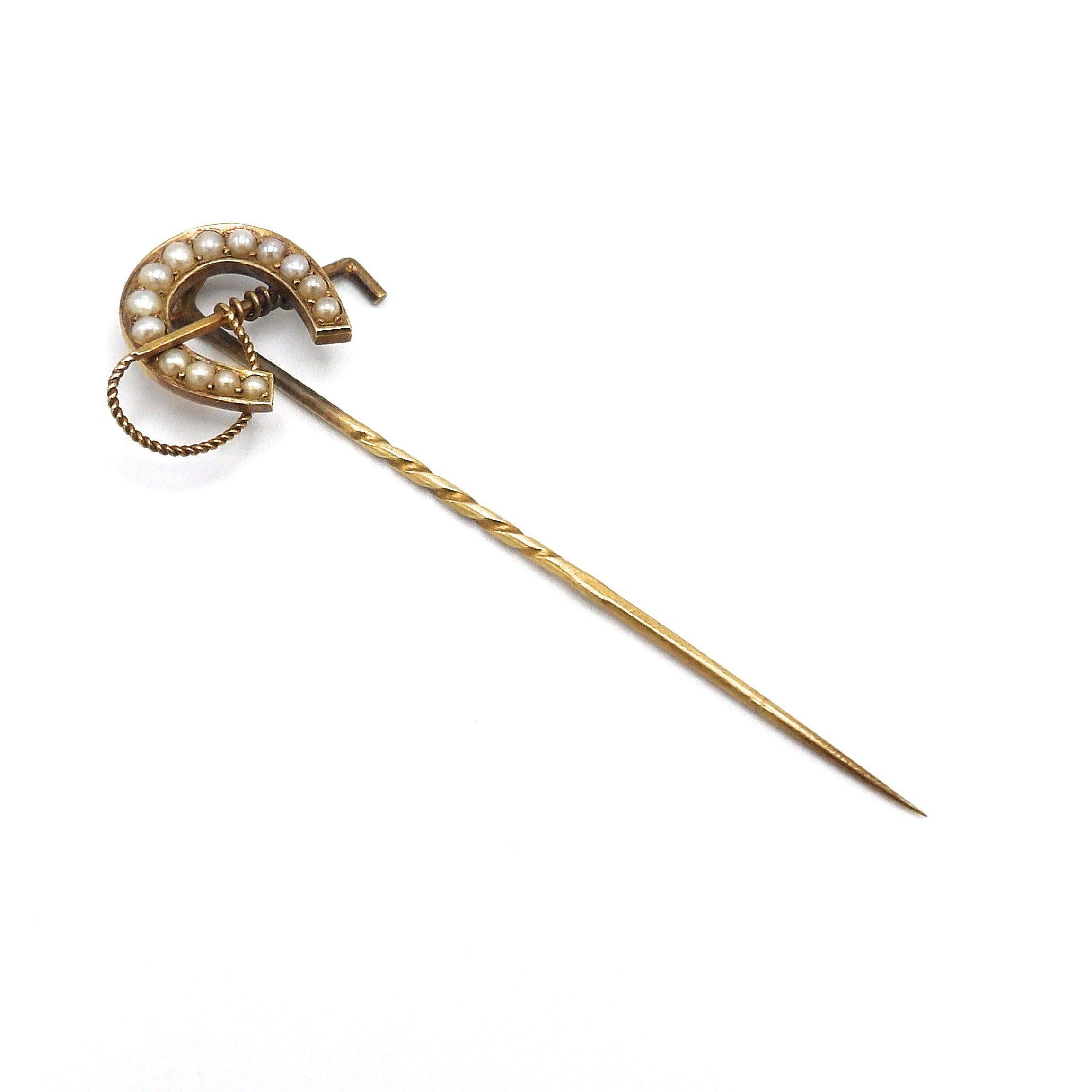 Édouardien Épingle de bâton en or 15k et perles en forme de fer à cheval de l'époque édouardienne en vente