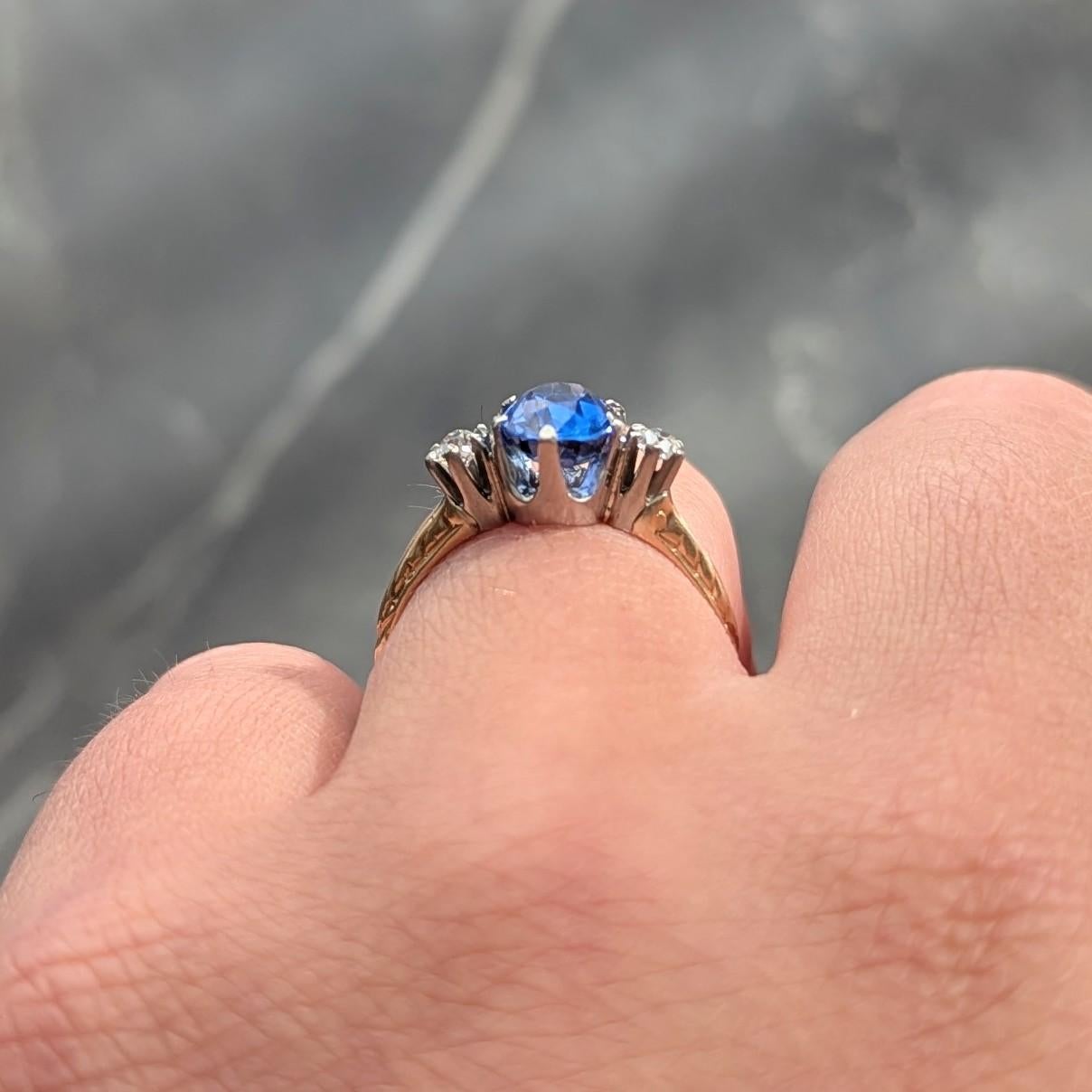 Bague trois anneaux Edwardienne 1.64 CTW Saphir Diamant Platine 14K Or Jaune Antique en vente 1