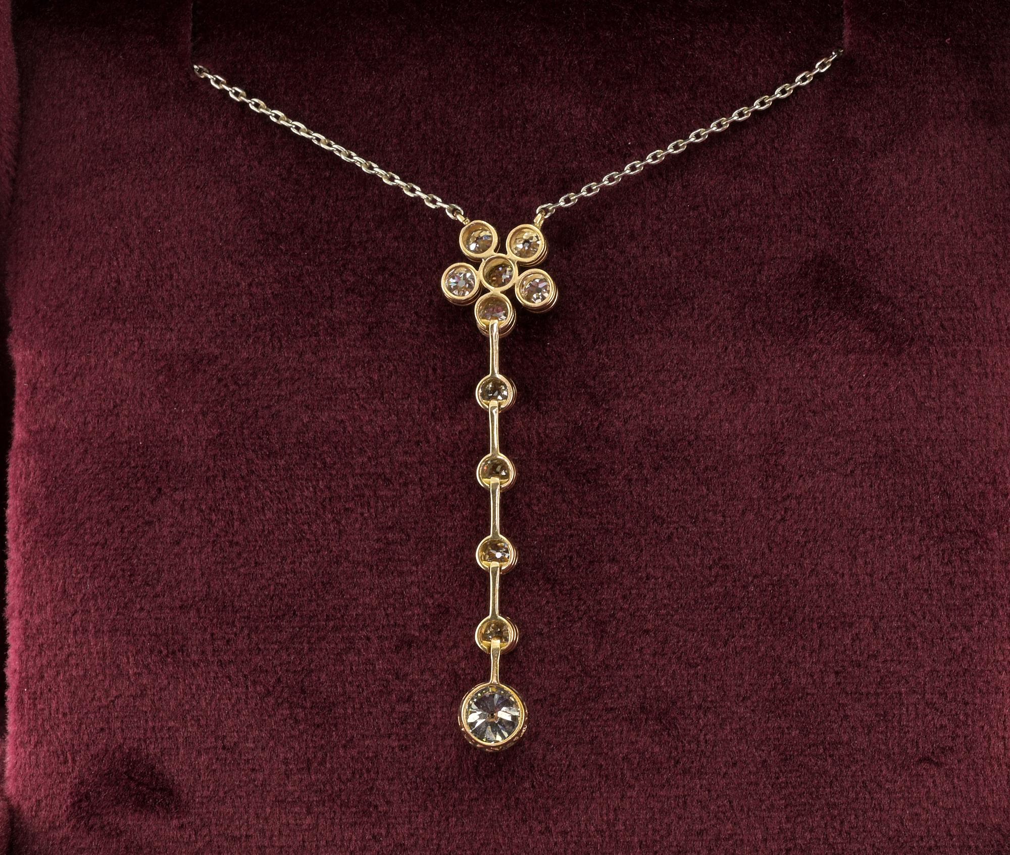 Women's Edwardian 1.65 Ct Diamond Daisy Platinum 18 KT Necklace For Sale