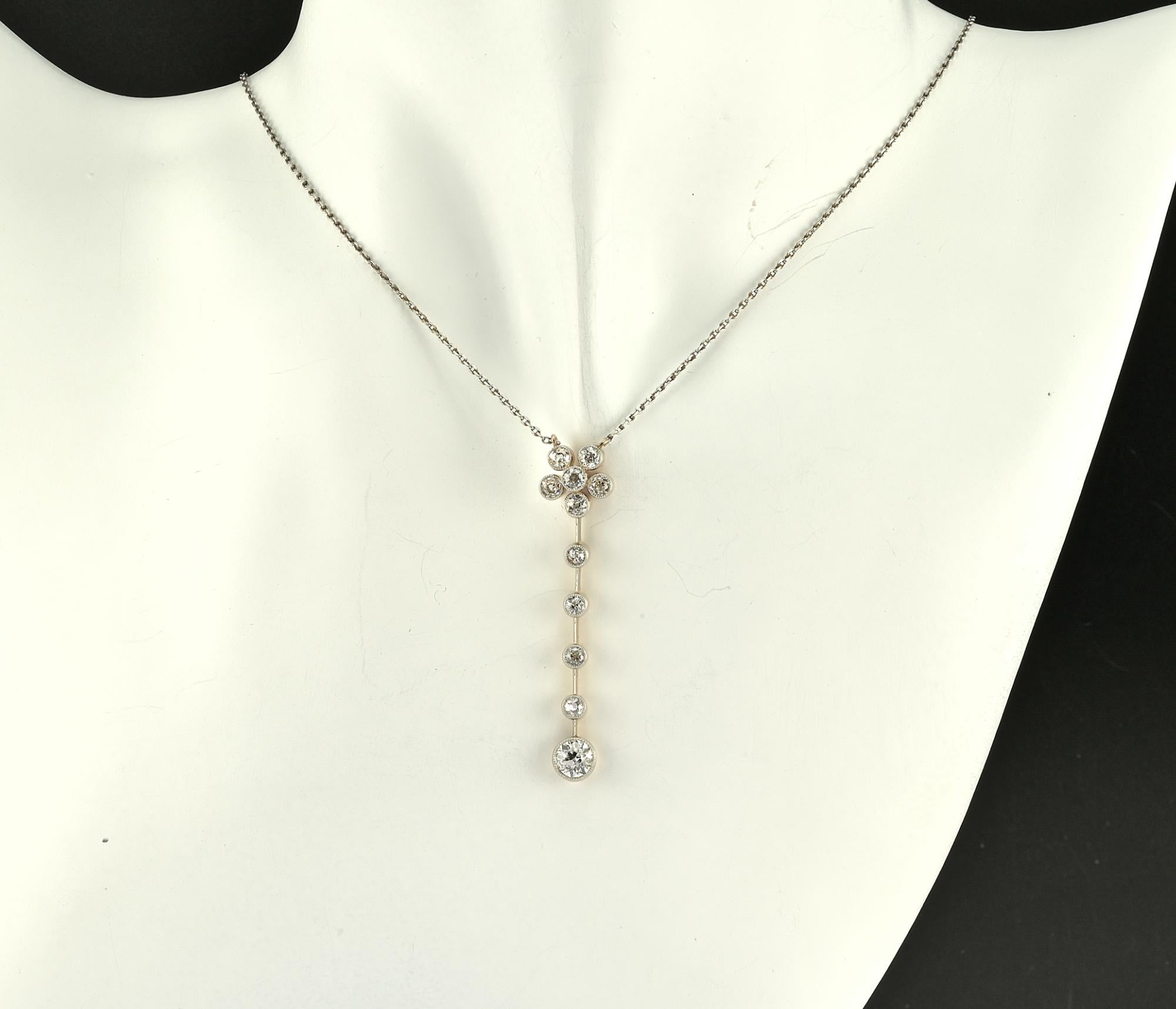 Edwardian 1.65 Ct Diamond Daisy Platinum 18 KT Necklace For Sale 1