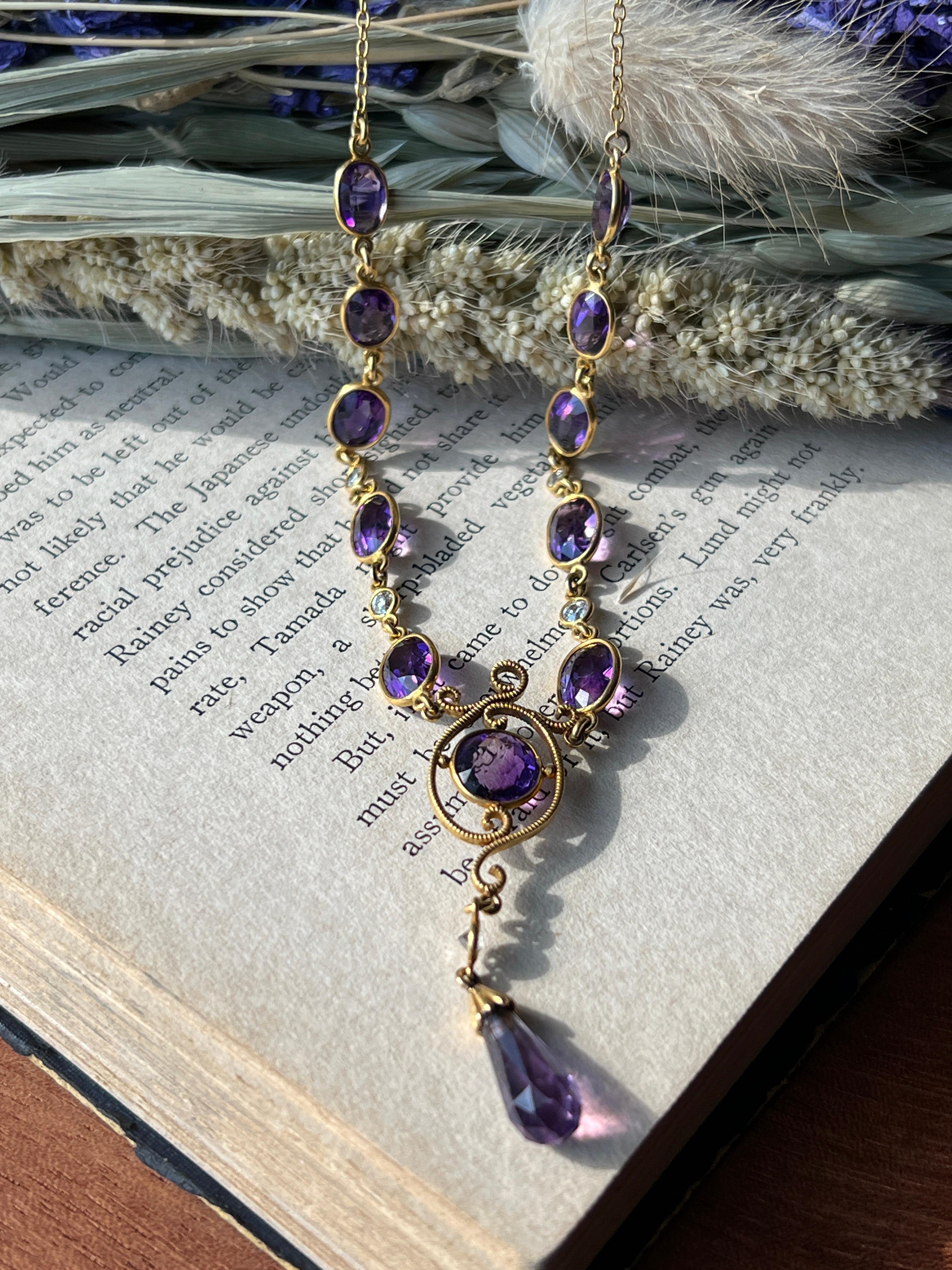 Collier pendentif édouardien en or jaune 18 carats avec améthyste et diamants 16,60 TCW Bon état - En vente à Towson, MD
