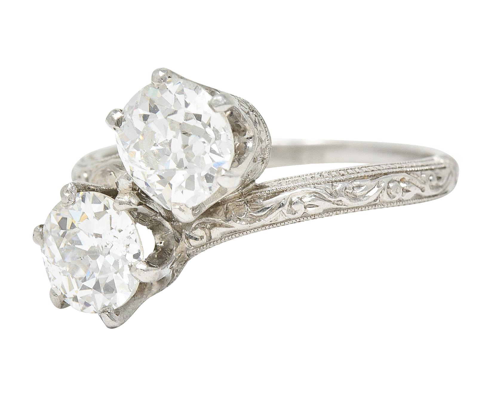 Women's or Men's Edwardian 1.70 Carats Diamond Platinum Antique Toi Et Moi Engagement Ring