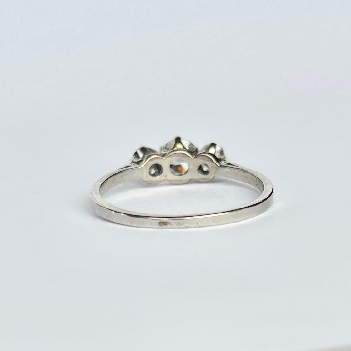18 Karat Gold und Platin Diamant-Dreistein-Ring im viktorianischen Stil (Alteuropäischer Schliff) im Angebot