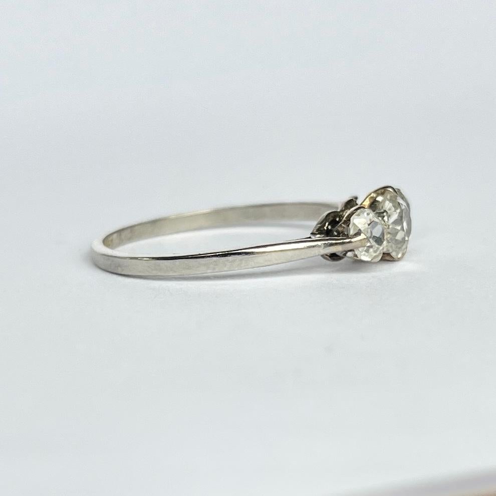 18 Karat Gold und Platin Diamant-Dreistein-Ring im viktorianischen Stil im Zustand „Gut“ im Angebot in Chipping Campden, GB