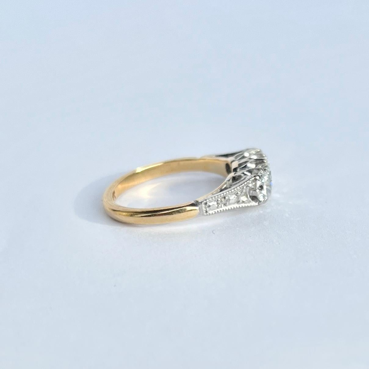 Dreisteiniger edwardianischer Ring aus 18 Karat Gold und Platin mit Diamanten für Damen oder Herren im Angebot