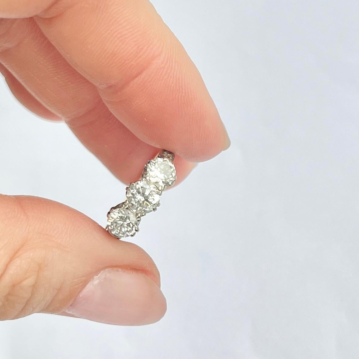 Women's or Men's Edwardian 18 Carat Gold and Platinum Old European Cut Diamond Three-Stone Ring For Sale