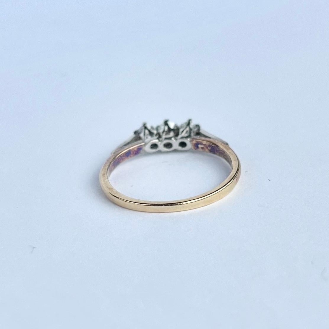 Taglio antico europeo Anello edoardiano a tre pietre con diamante vecchio taglio europeo in oro 18 carati e platino in vendita