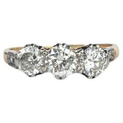 Dreisteiniger edwardianischer Ring aus 18 Karat Gold und Platin mit Diamanten im alteuropäischen Schliff