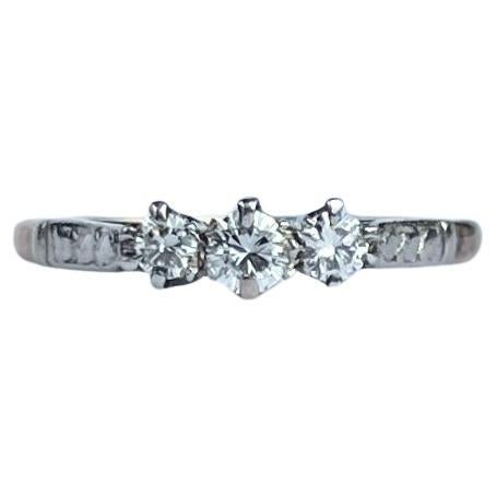Dreisteiniger edwardianischer Ring aus 18 Karat Gold und Platin mit Diamanten im alteuropäischen Schliff