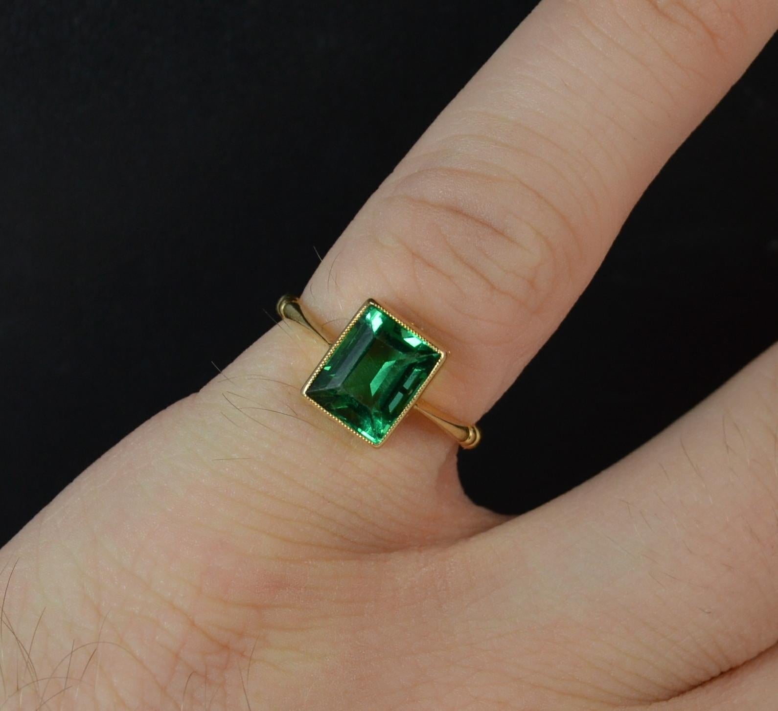 Edwardian 18 Carat Gold and Vibrant Green Paste Solitaire Ring In Good Condition In St Helens, GB