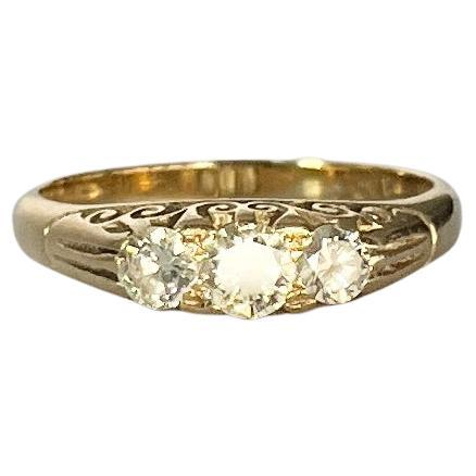 Dreisteiniger edwardianischer Ring aus 18 Karat Gold mit Diamanten im Angebot