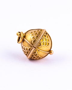Edwardian 18 Carat Gold Orb Pendant