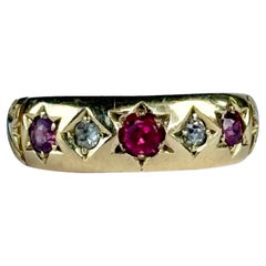 Anillo Eduardiano de Oro de 18 Quilates con Rubí y Diamantes de Cinco Piedras